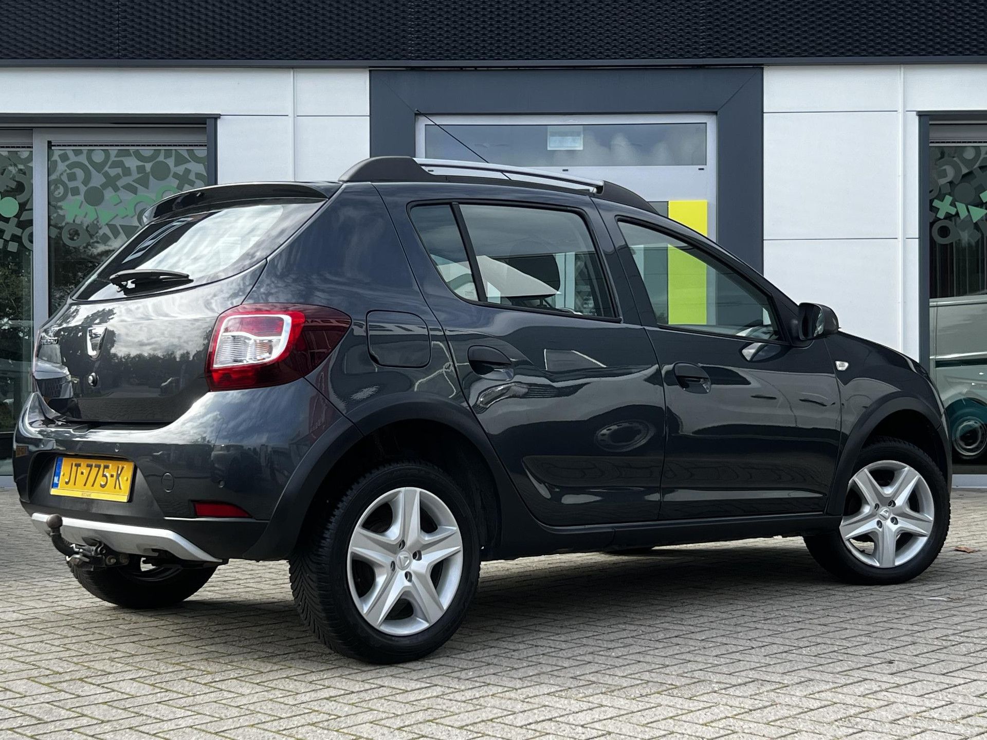 Dacia SanderoStepway met kenteken JT-775-K – autofoto 2