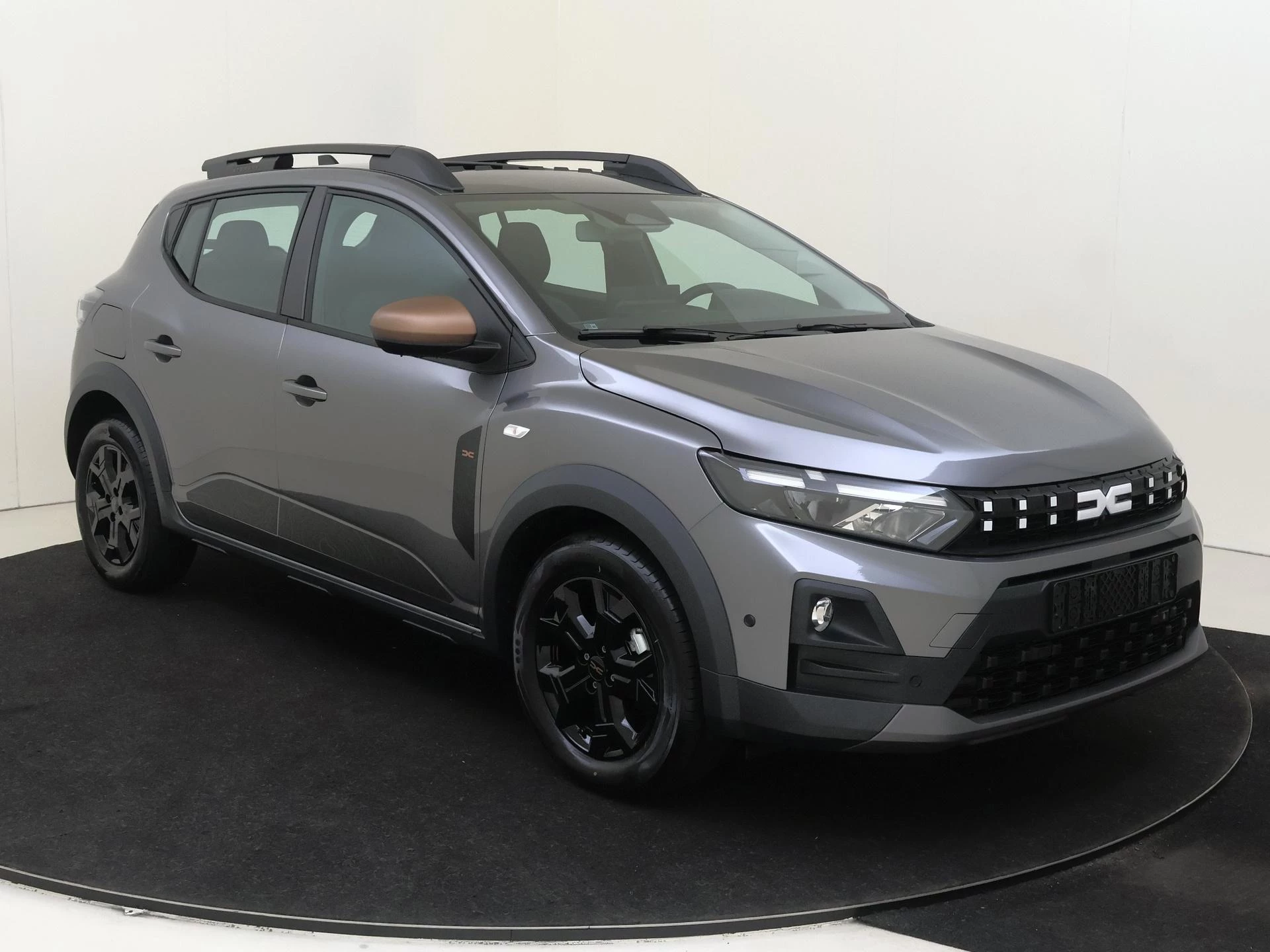 Dacia SanderoStepway met kenteken KFH-38-V – autofoto 3