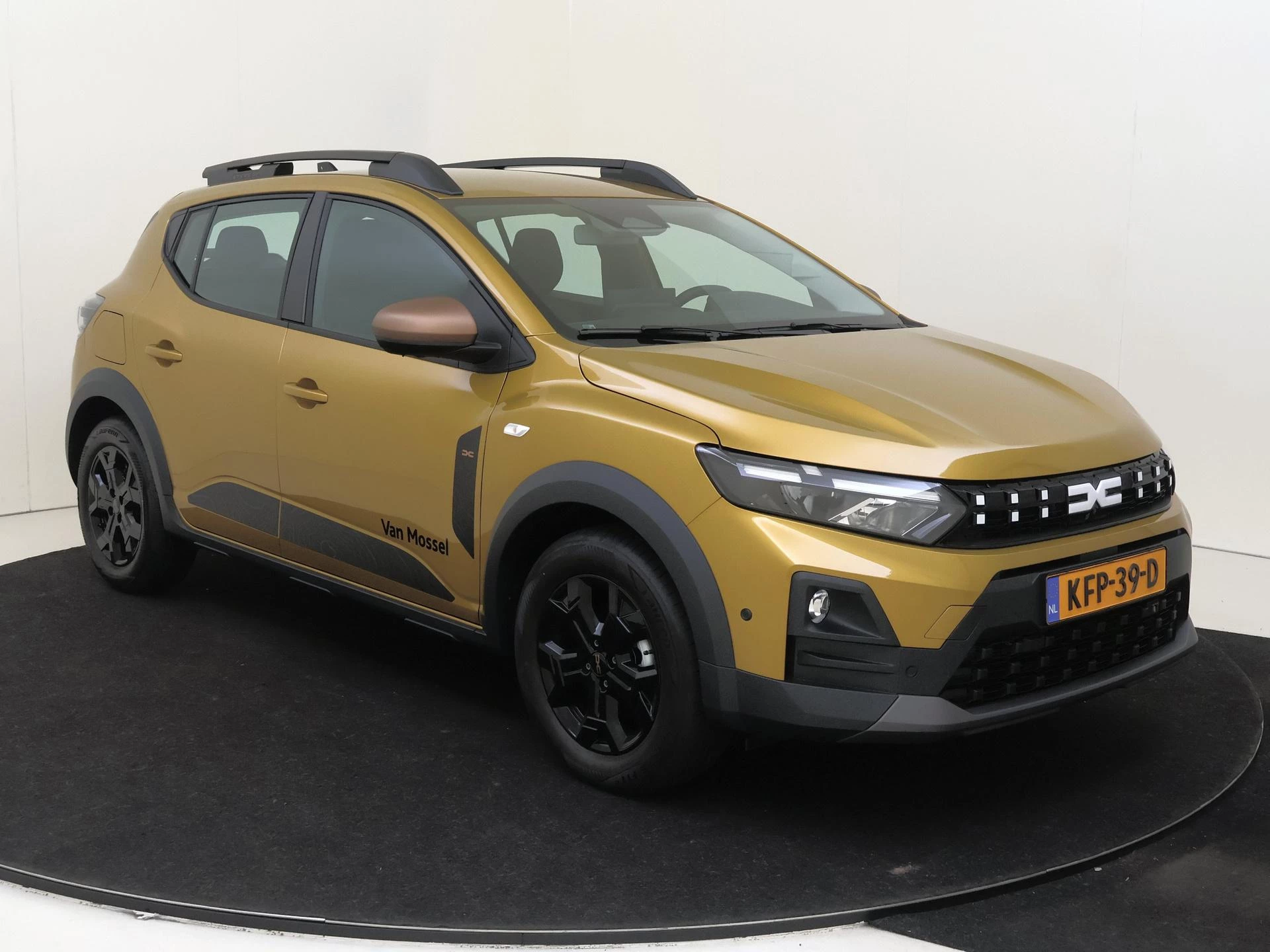 Dacia SanderoStepway met kenteken KFP-39-D – autofoto 3