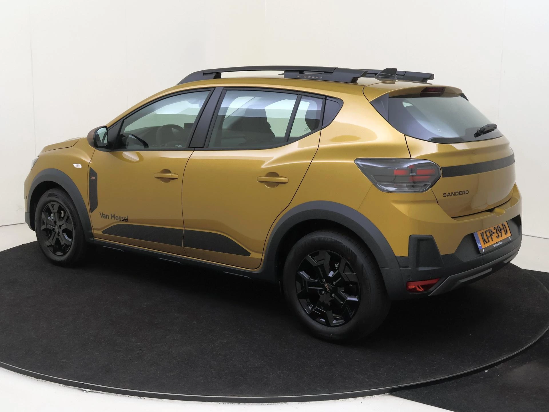 Dacia SanderoStepway met kenteken KFP-39-D – autofoto 4
