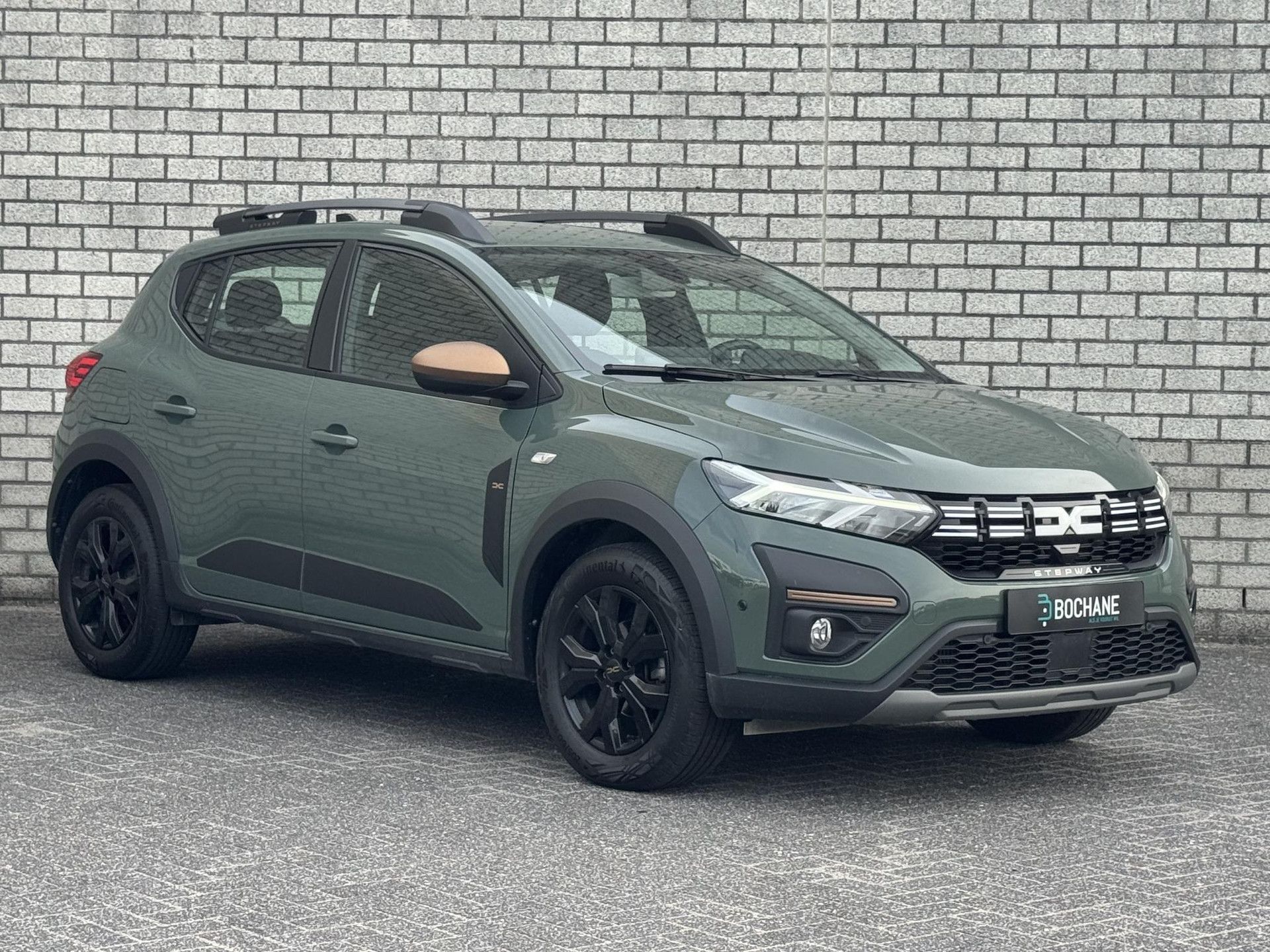 Dacia SanderoStepway met kenteken KVG-37-F – autofoto 4