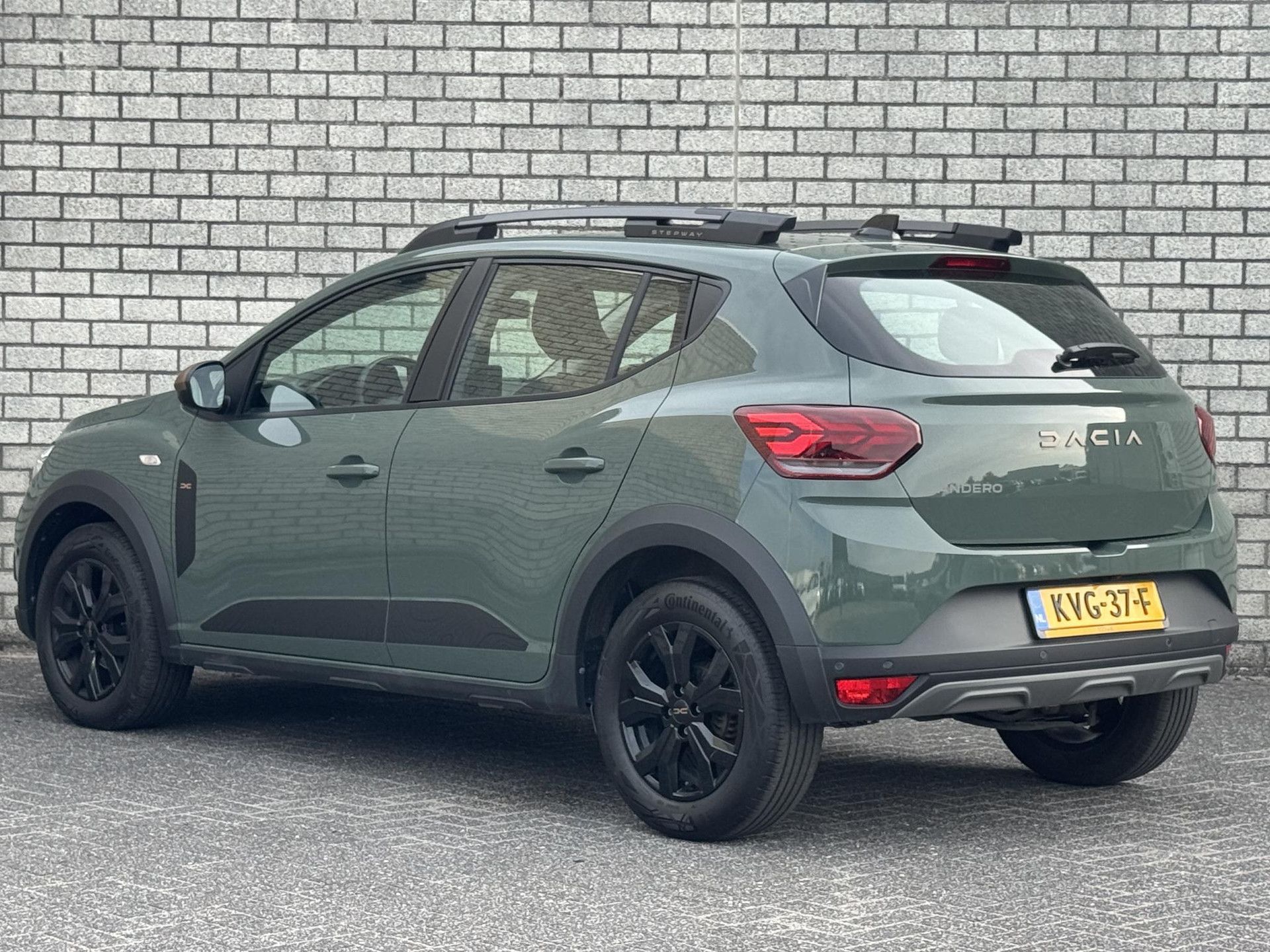 Dacia SanderoStepway met kenteken KVG-37-F – autofoto 5
