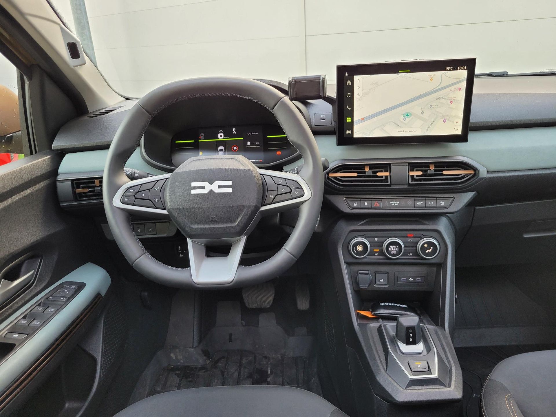 Dacia SanderoStepway met kenteken KVX-69-G – autofoto 3