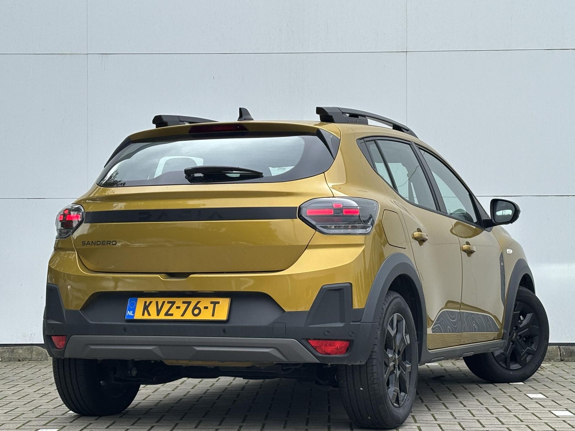 Dacia SanderoStepway met kenteken KVZ-76-T – autofoto 2