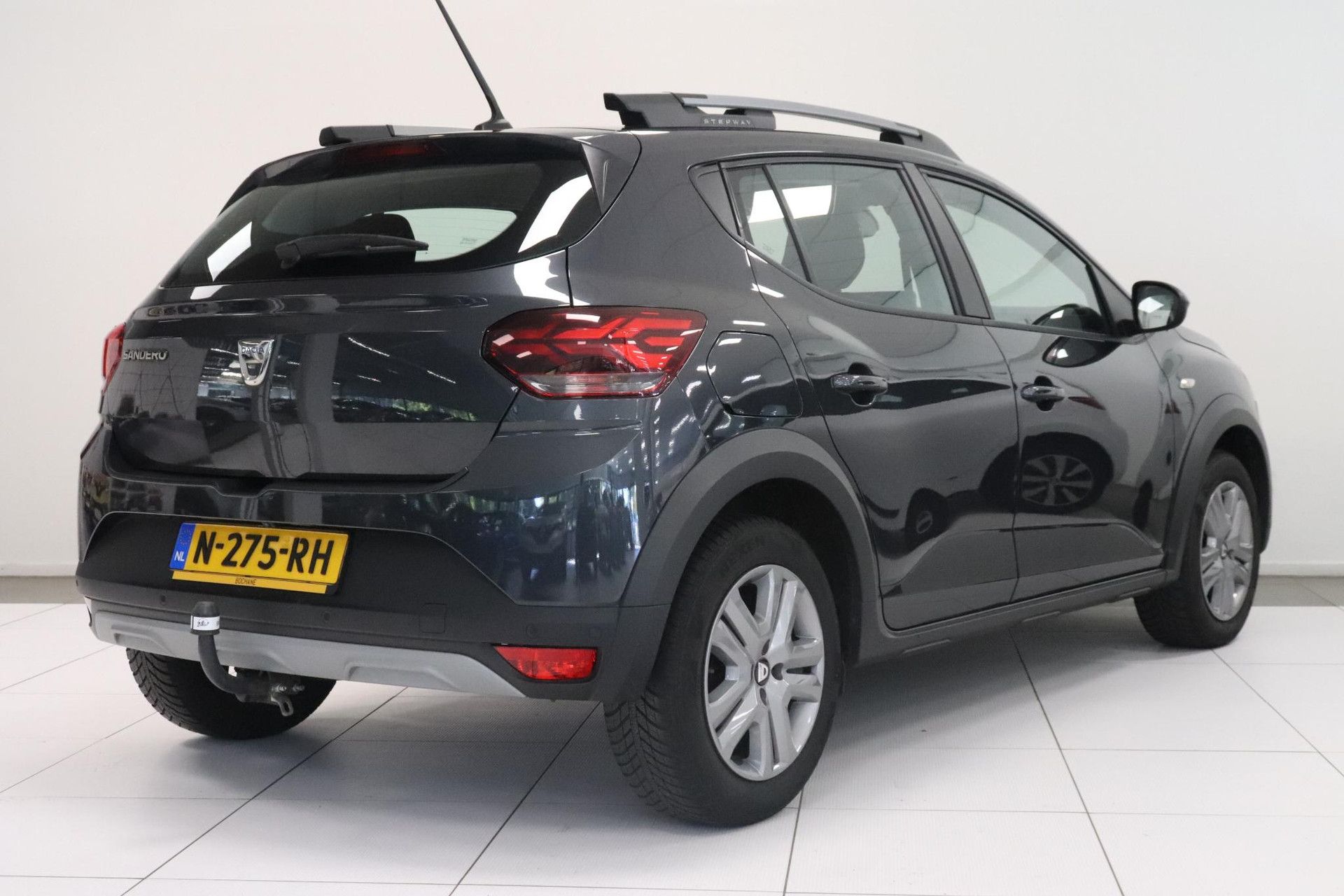 Dacia SanderoStepway met kenteken N-275-RH – autofoto 2