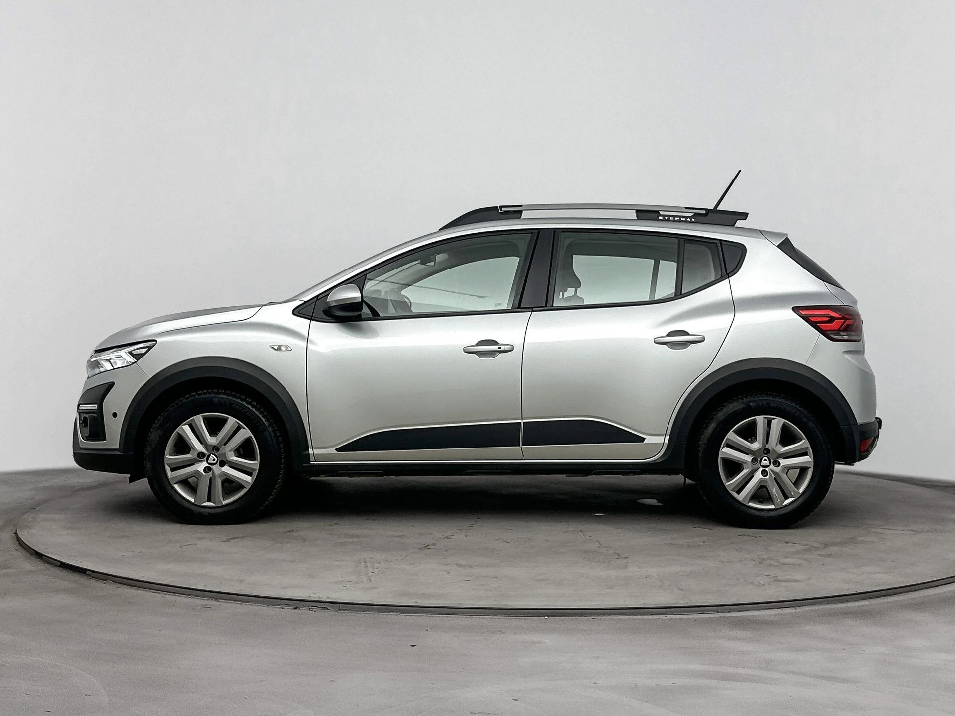 Dacia SanderoStepway met kenteken N-304-DP – autofoto 4