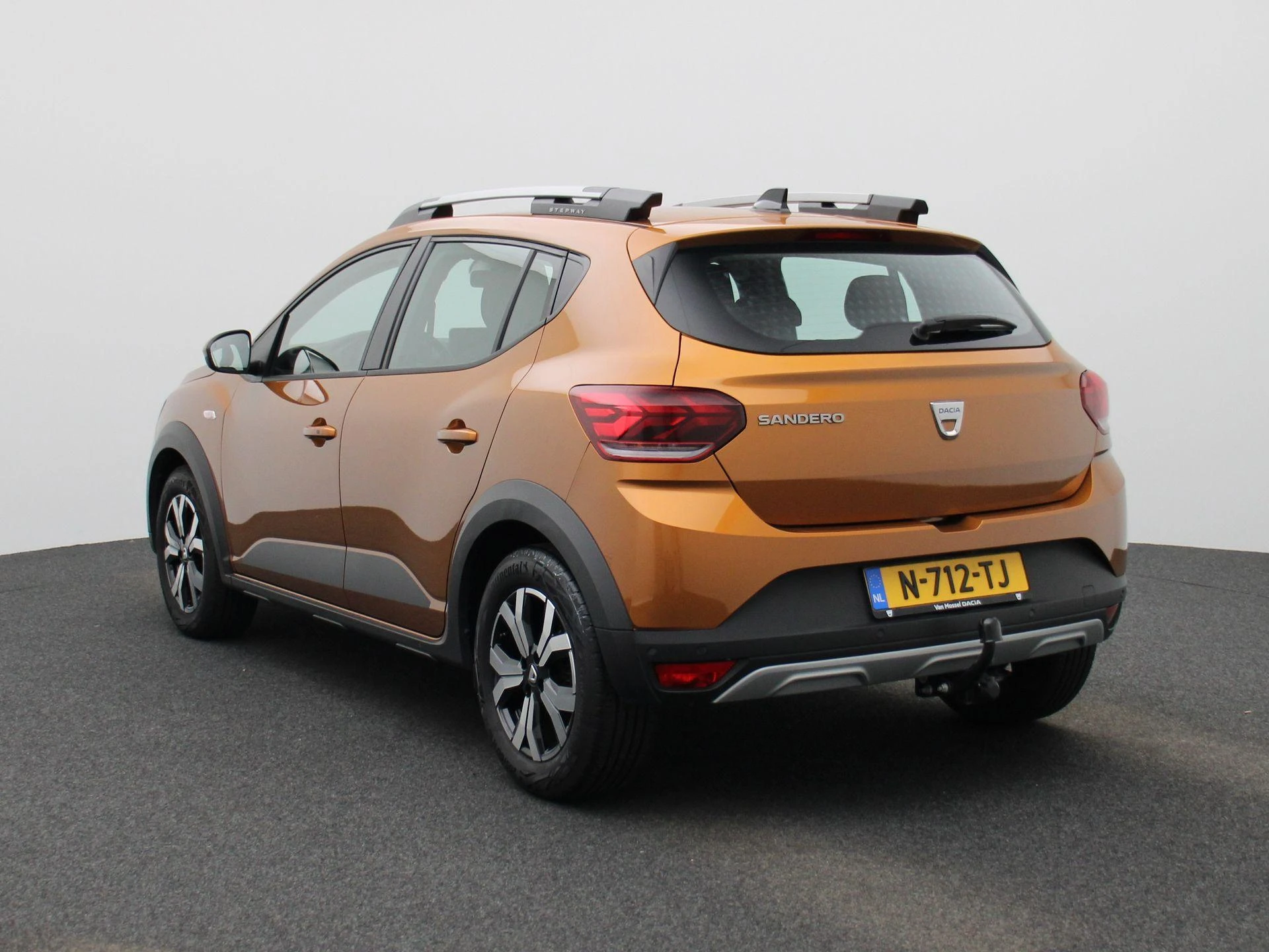 Dacia SanderoStepway met kenteken N-712-TJ – autofoto 3