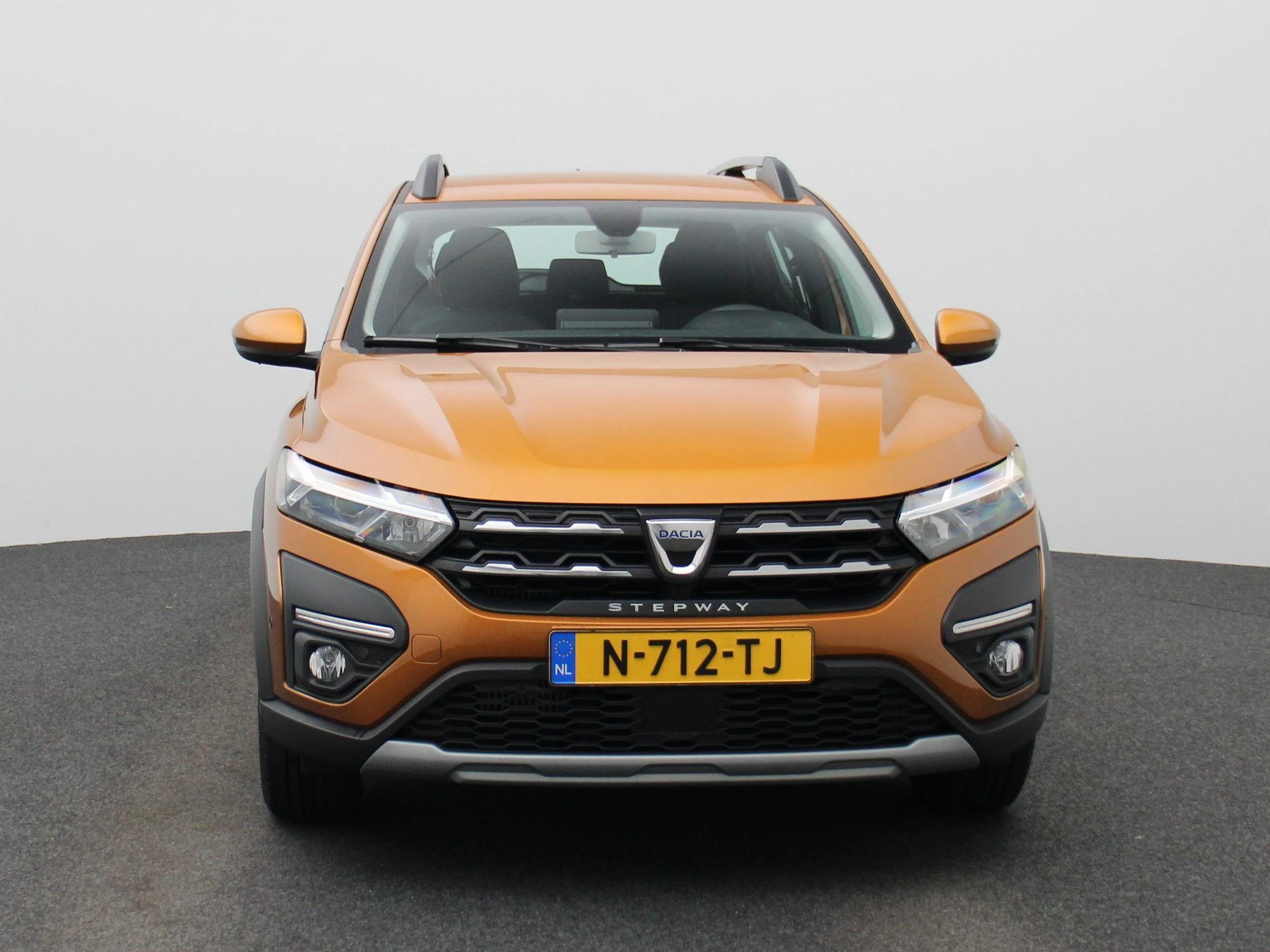 Dacia SanderoStepway met kenteken N-712-TJ – autofoto 4