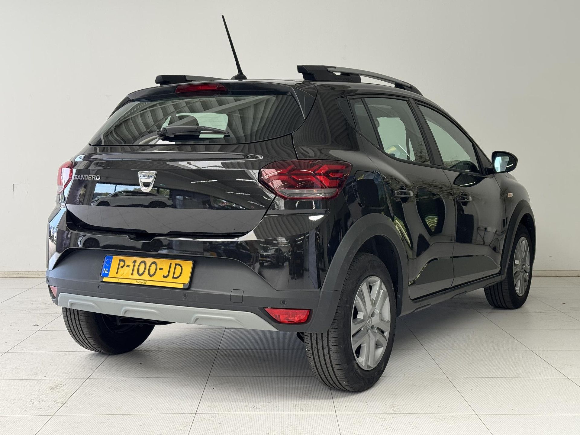 Dacia SanderoStepway met kenteken P-100-JD – autofoto 2