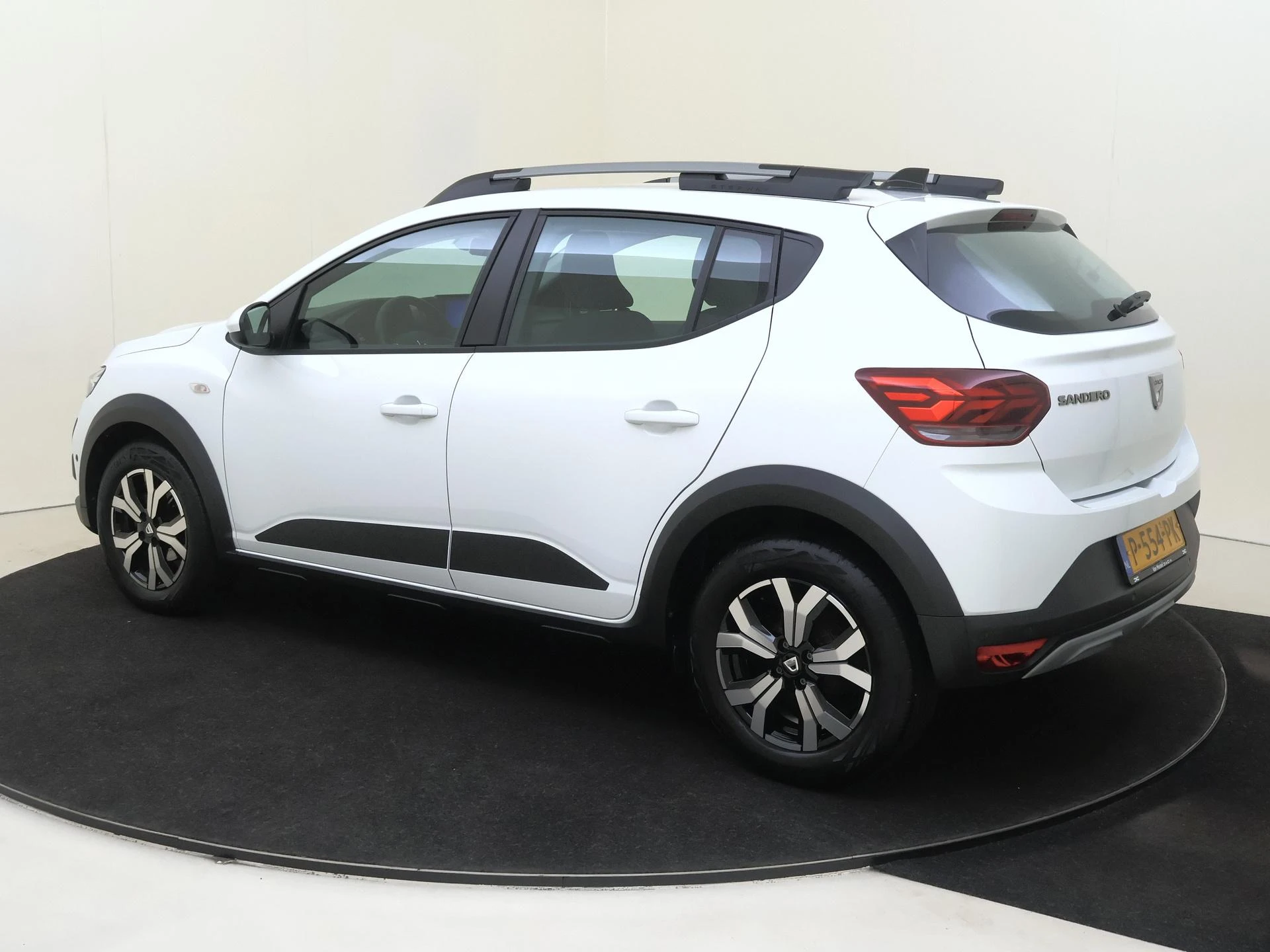 Dacia SanderoStepway met kenteken P-554-PK – autofoto 4