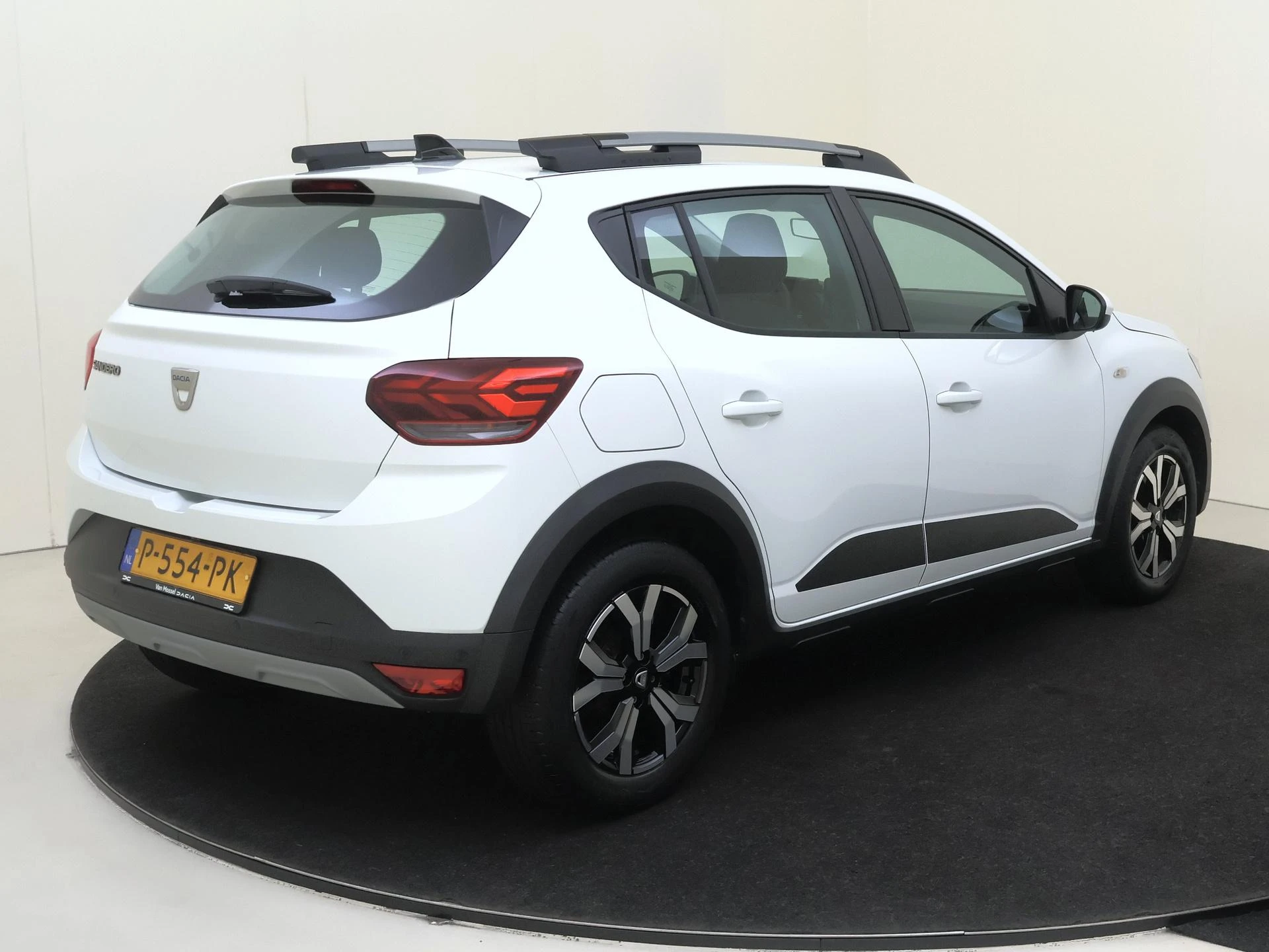Dacia SanderoStepway met kenteken P-554-PK – autofoto 5