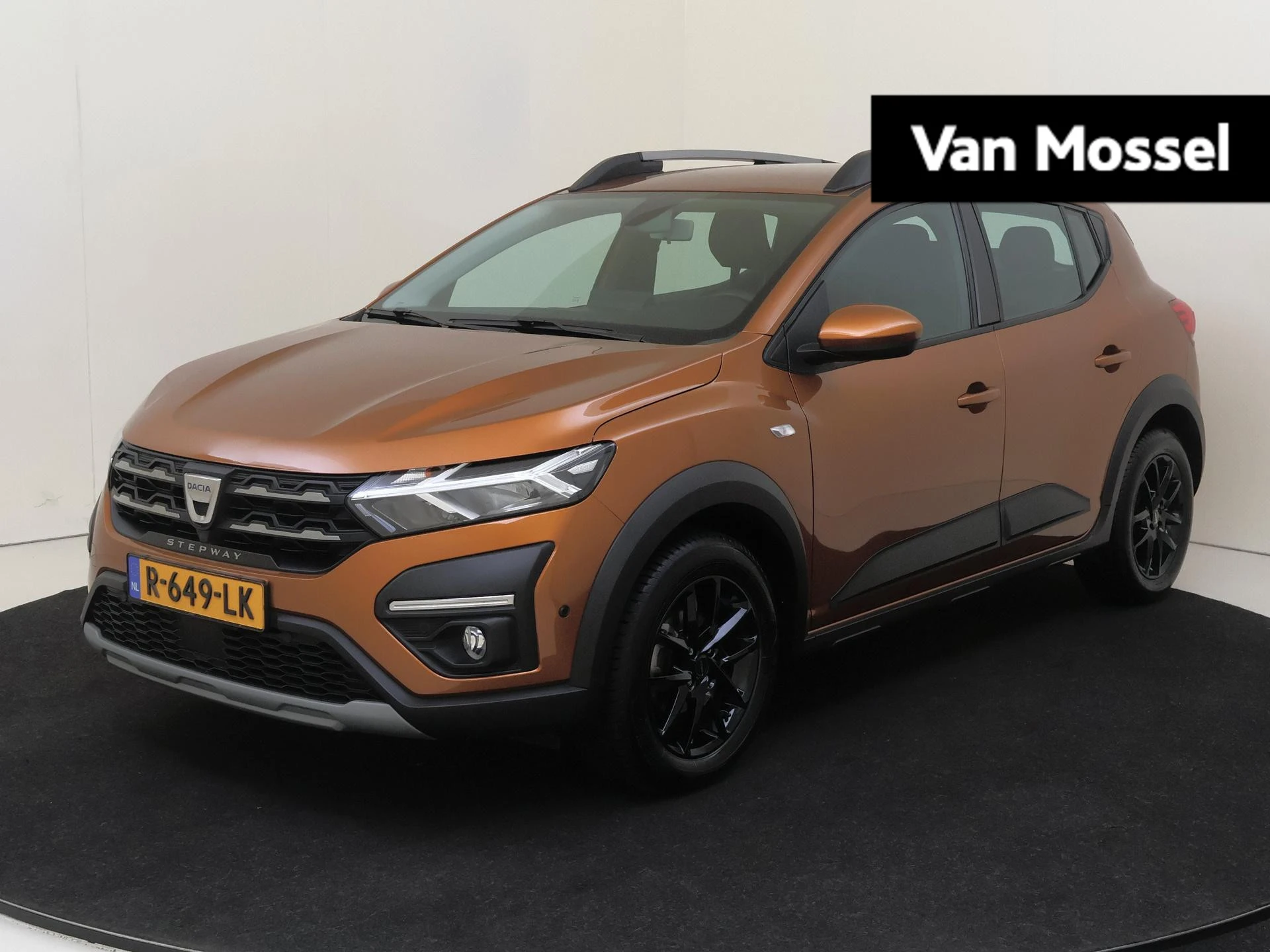 Dacia SanderoStepway met kenteken R-649-LK – autofoto 2