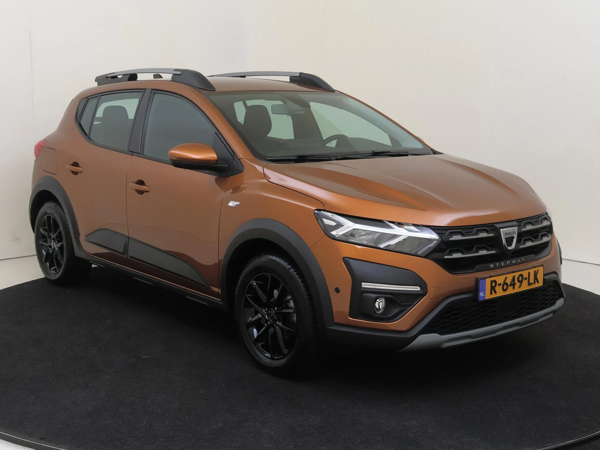 Dacia SanderoStepway met kenteken R-649-LK – autofoto 3