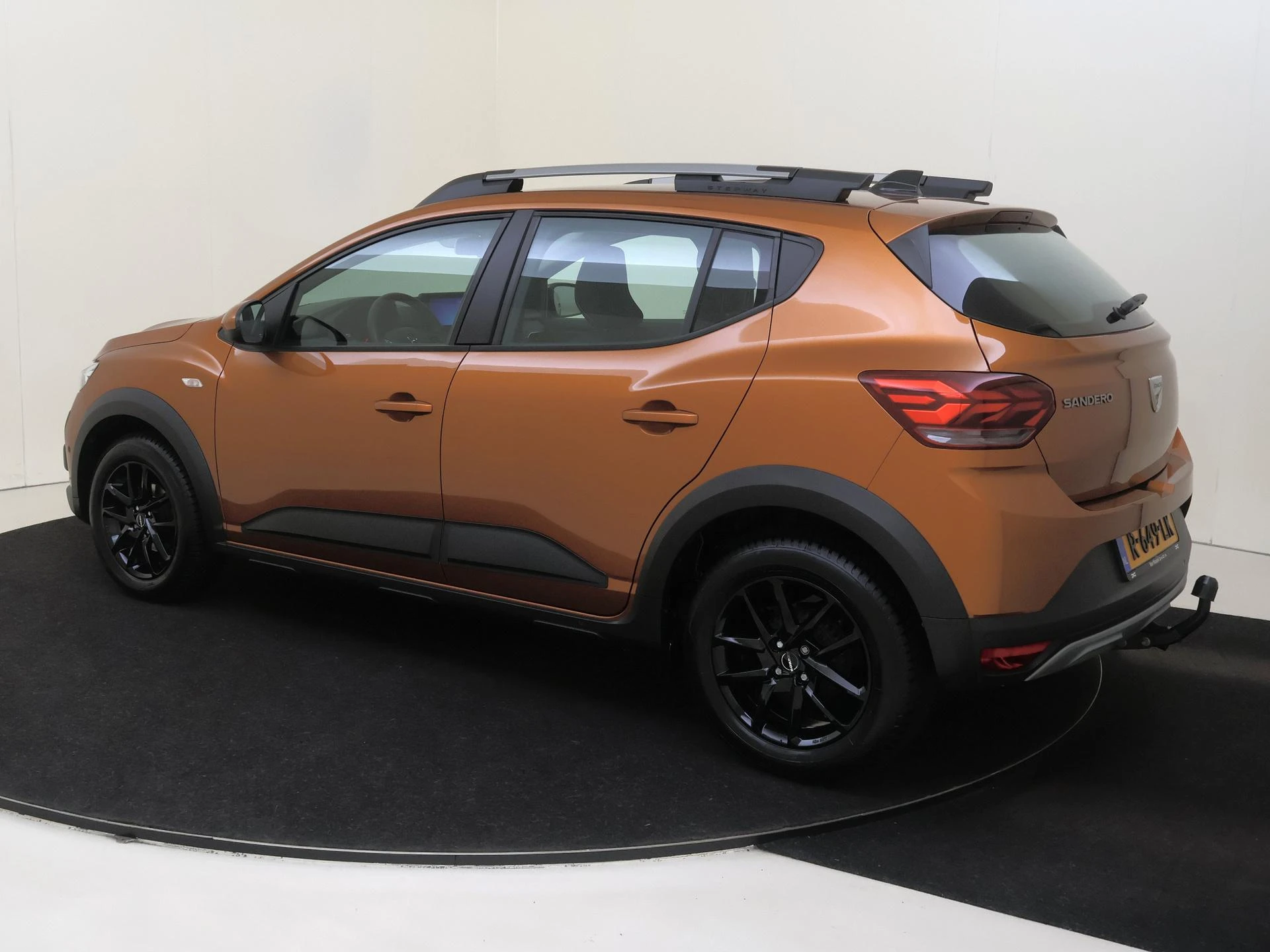 Dacia SanderoStepway met kenteken R-649-LK – autofoto 4