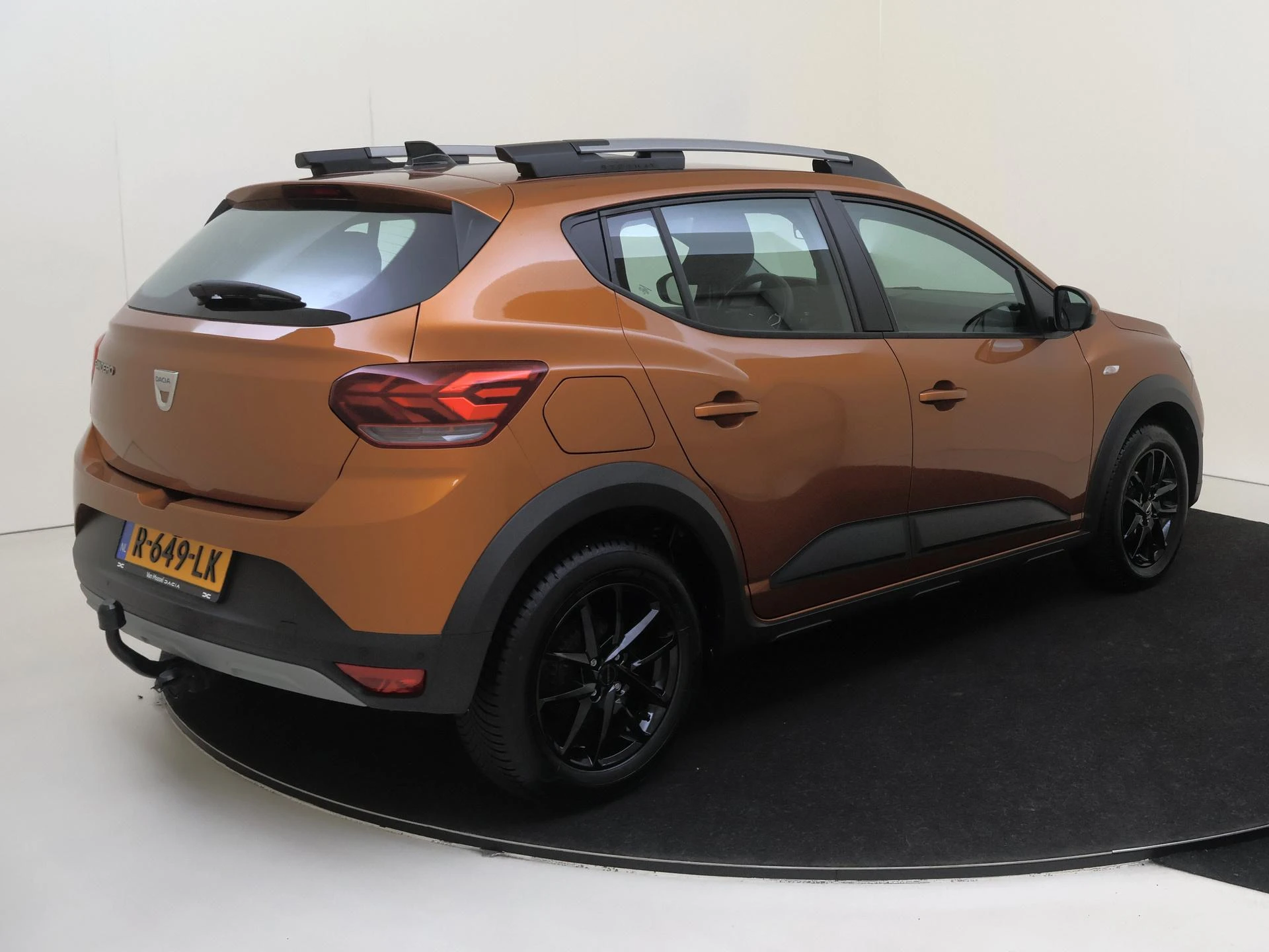 Dacia SanderoStepway met kenteken R-649-LK – autofoto 5
