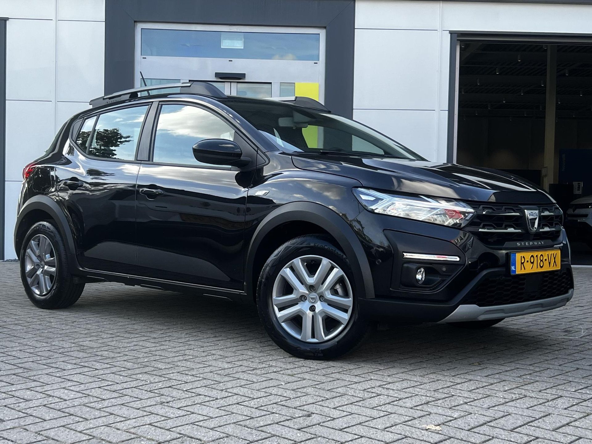 Dacia SanderoStepway met kenteken R-918-VX – autofoto 5