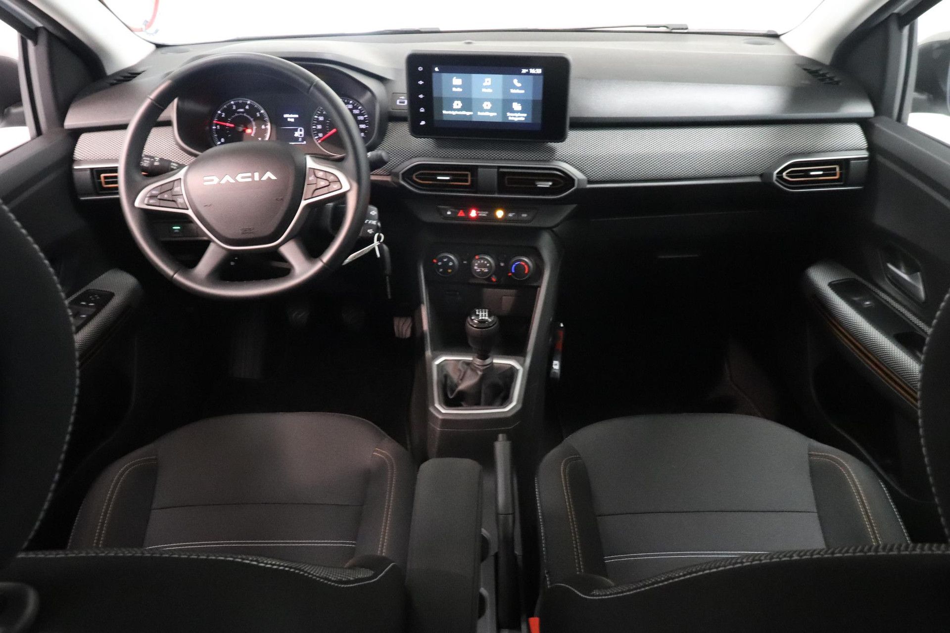 Dacia SanderoStepway met kenteken T-556-TG – autofoto 3