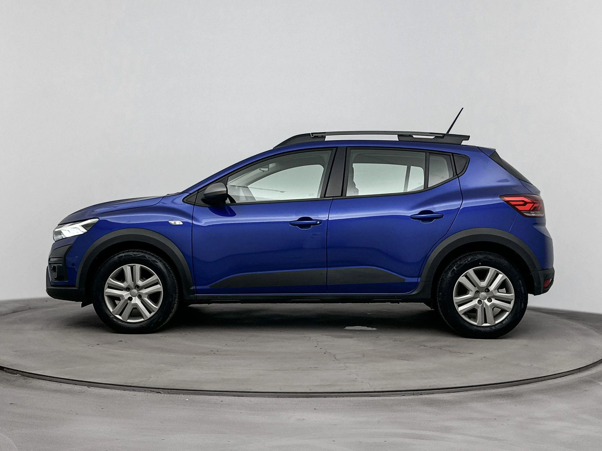 Dacia SanderoStepway met kenteken T-879-PV – autofoto 4