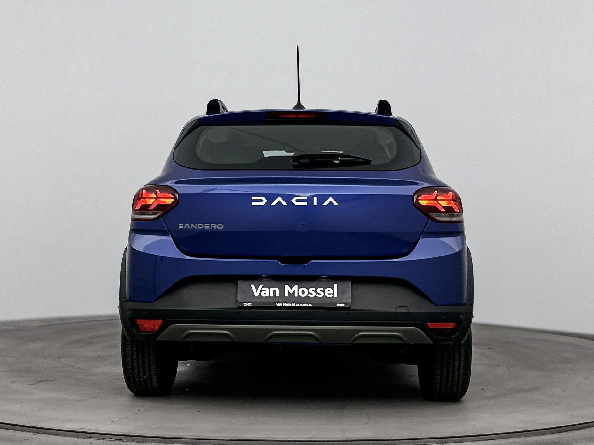 Dacia SanderoStepway met kenteken T-879-PV – autofoto 5