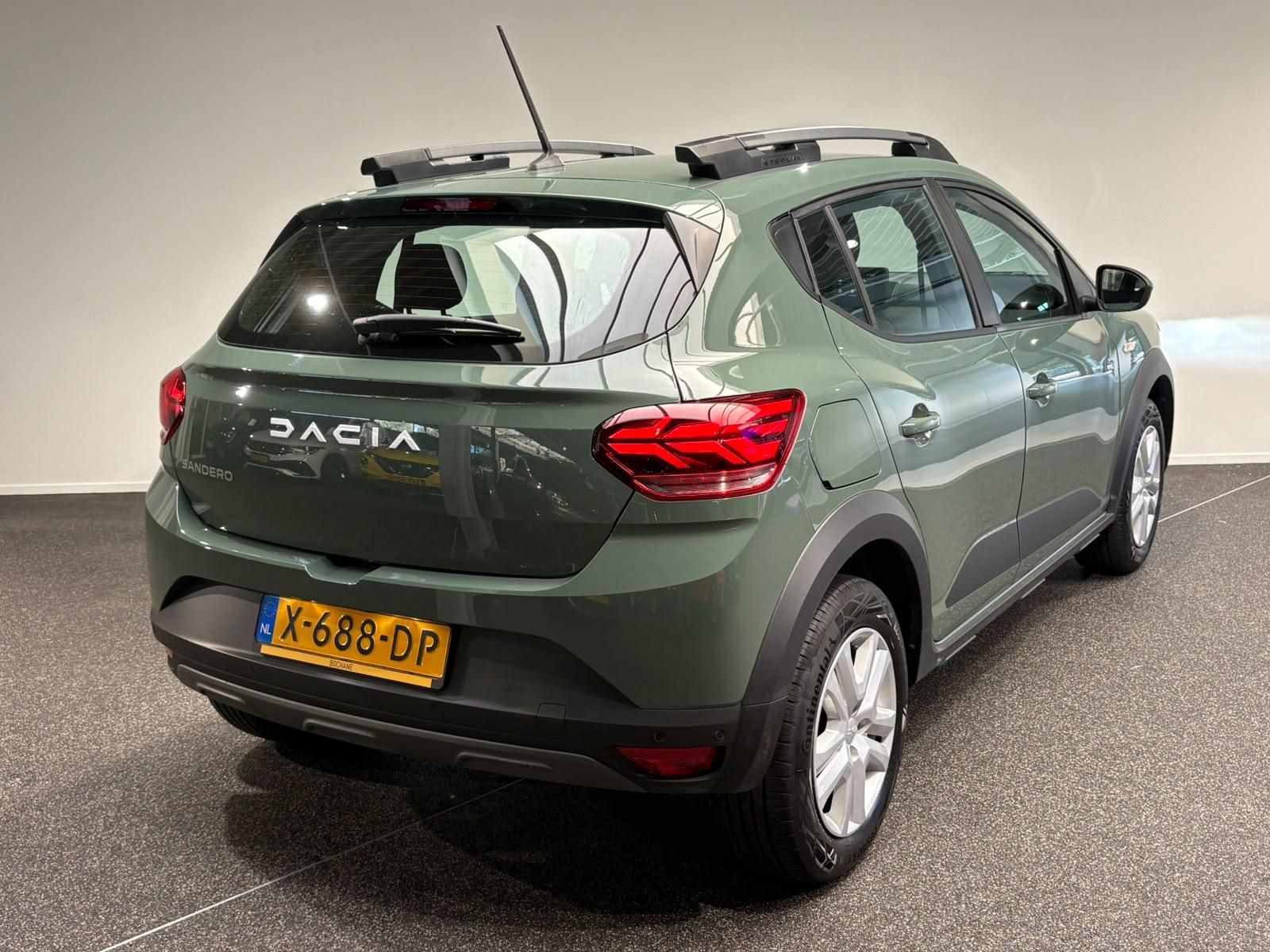 Dacia SanderoStepway met kenteken X-688-DP – autofoto 2