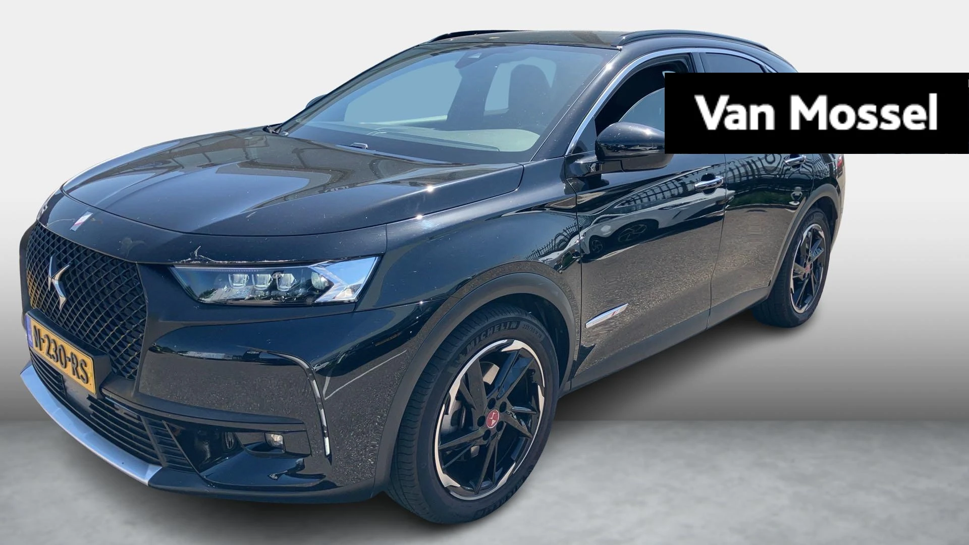 DS DS7 met kenteken N-230-RS – autofoto 2