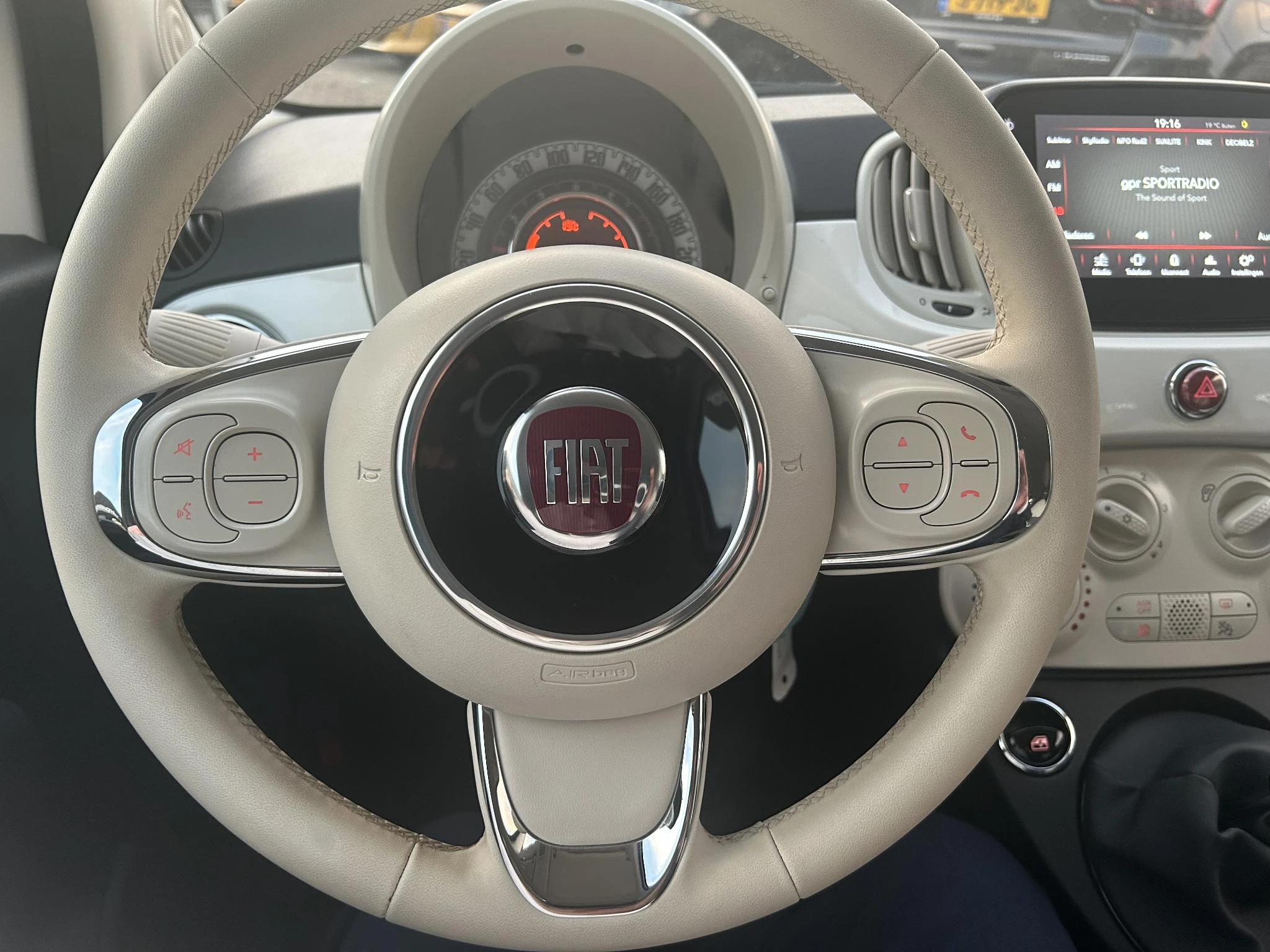 Fiat 500 met kenteken 47100 – autofoto 5