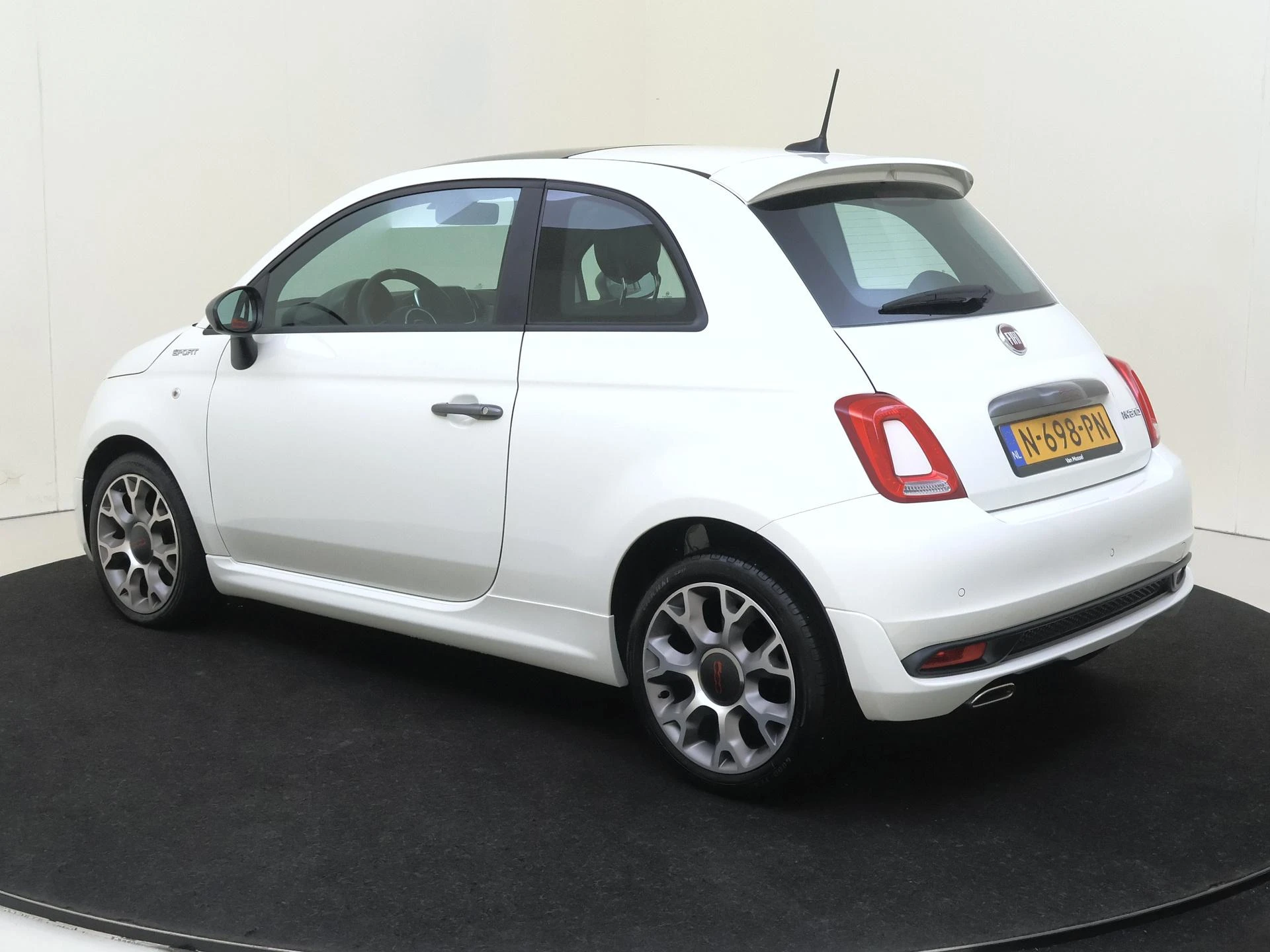 Fiat 500 met kenteken N-698-PN – autofoto 4