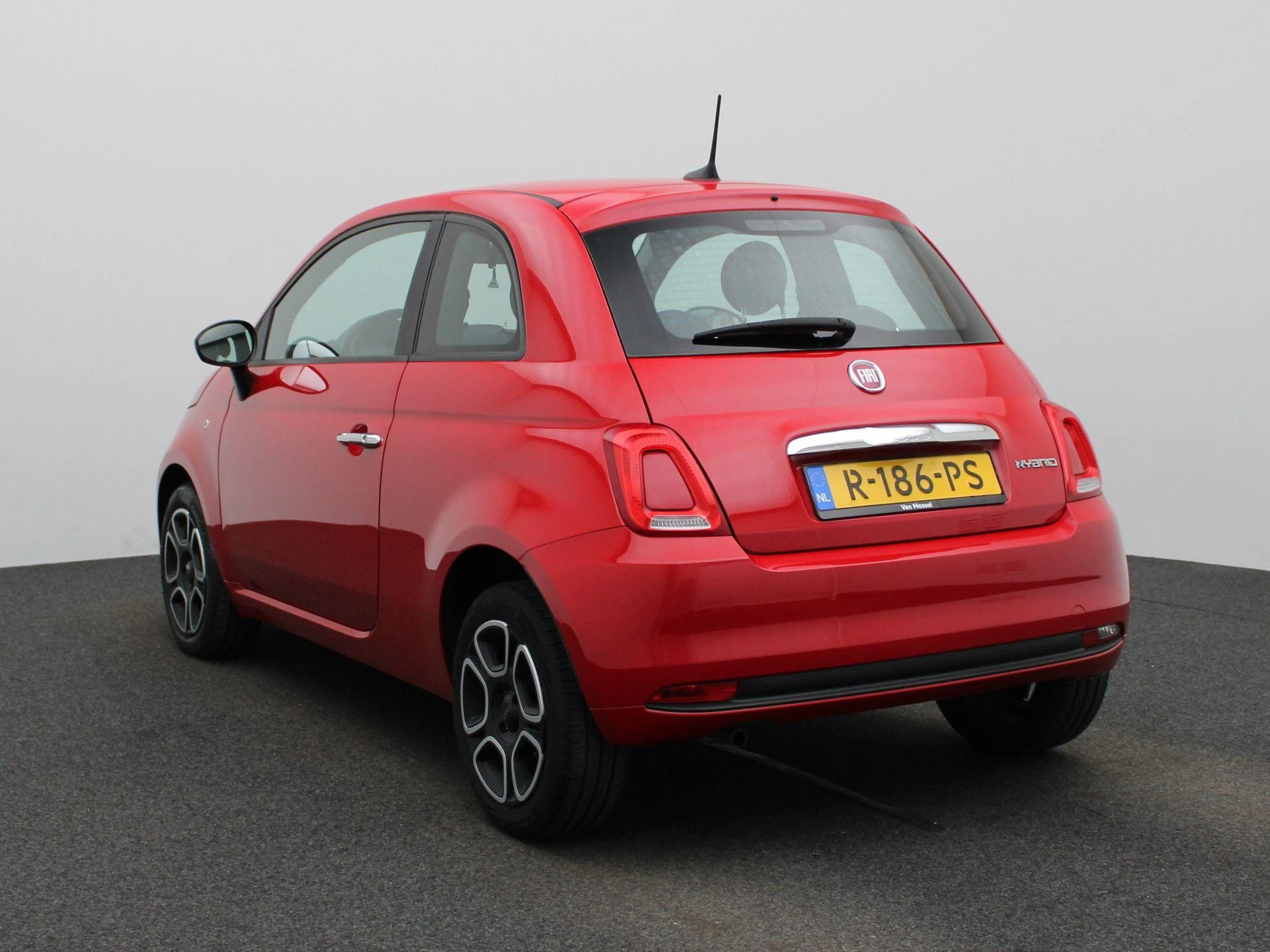 Fiat 500 met kenteken R-186-PS – autofoto 3