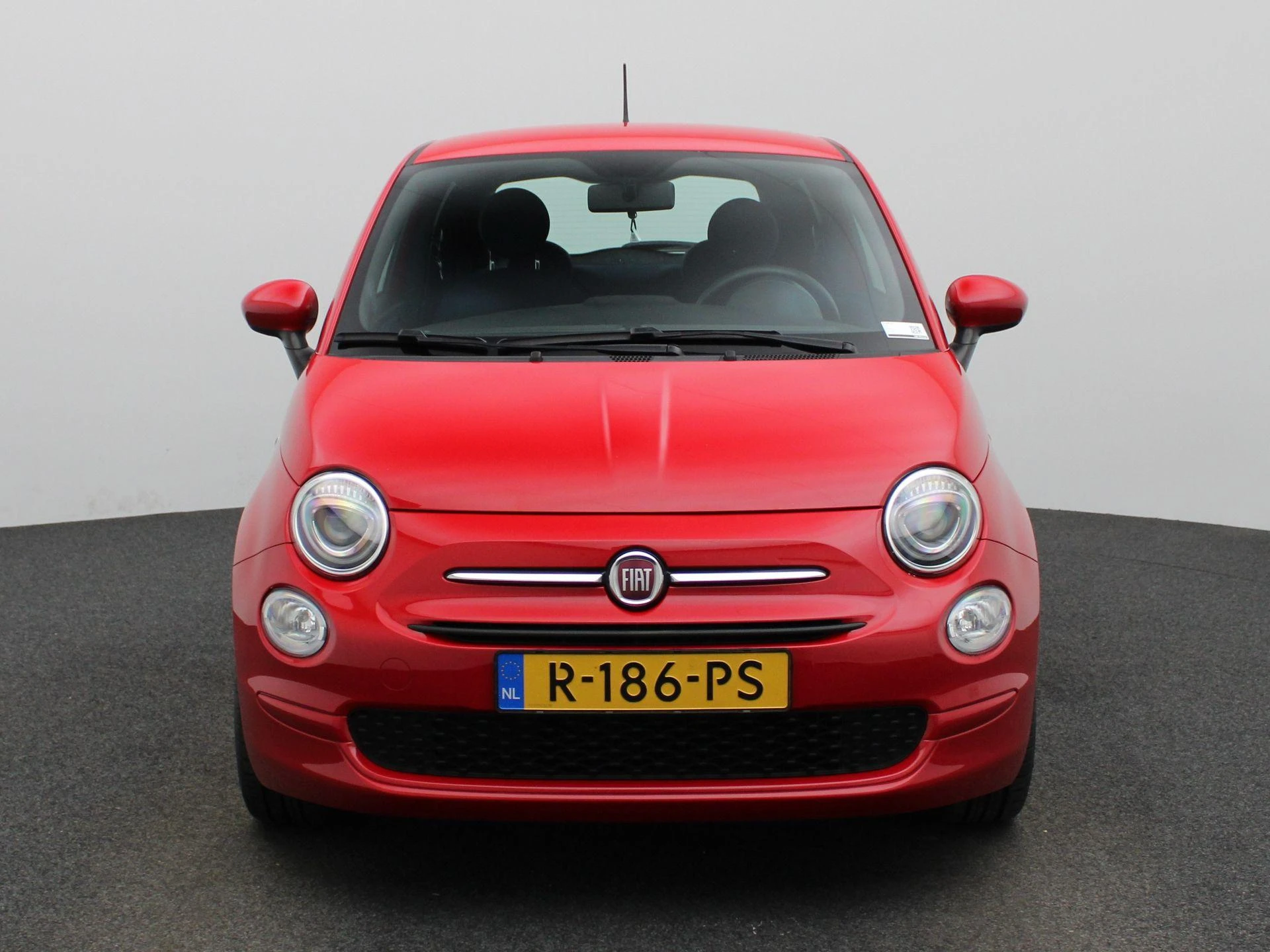 Fiat 500 met kenteken R-186-PS – autofoto 4