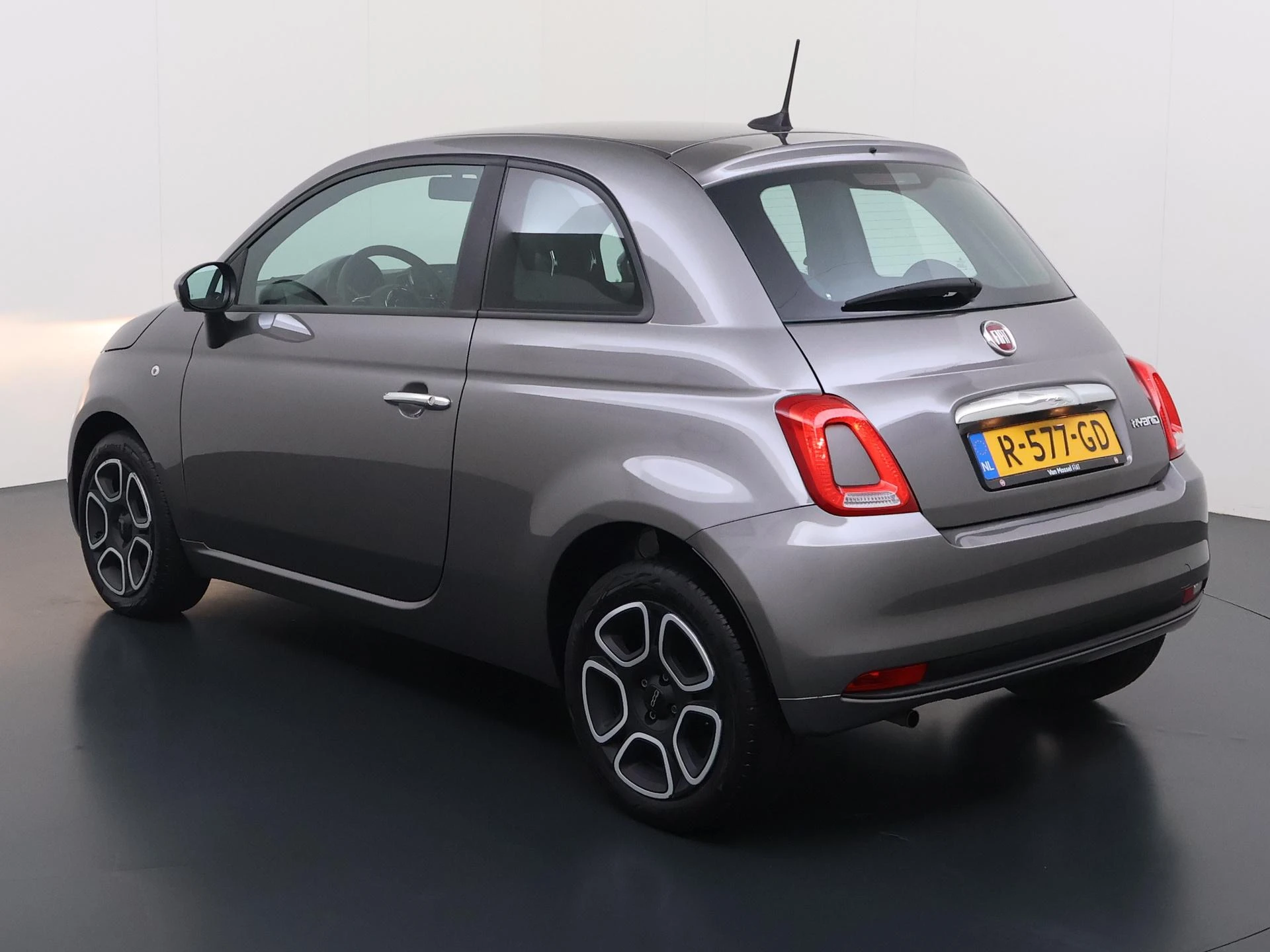 Fiat 500 met kenteken R-577-GD – autofoto 3