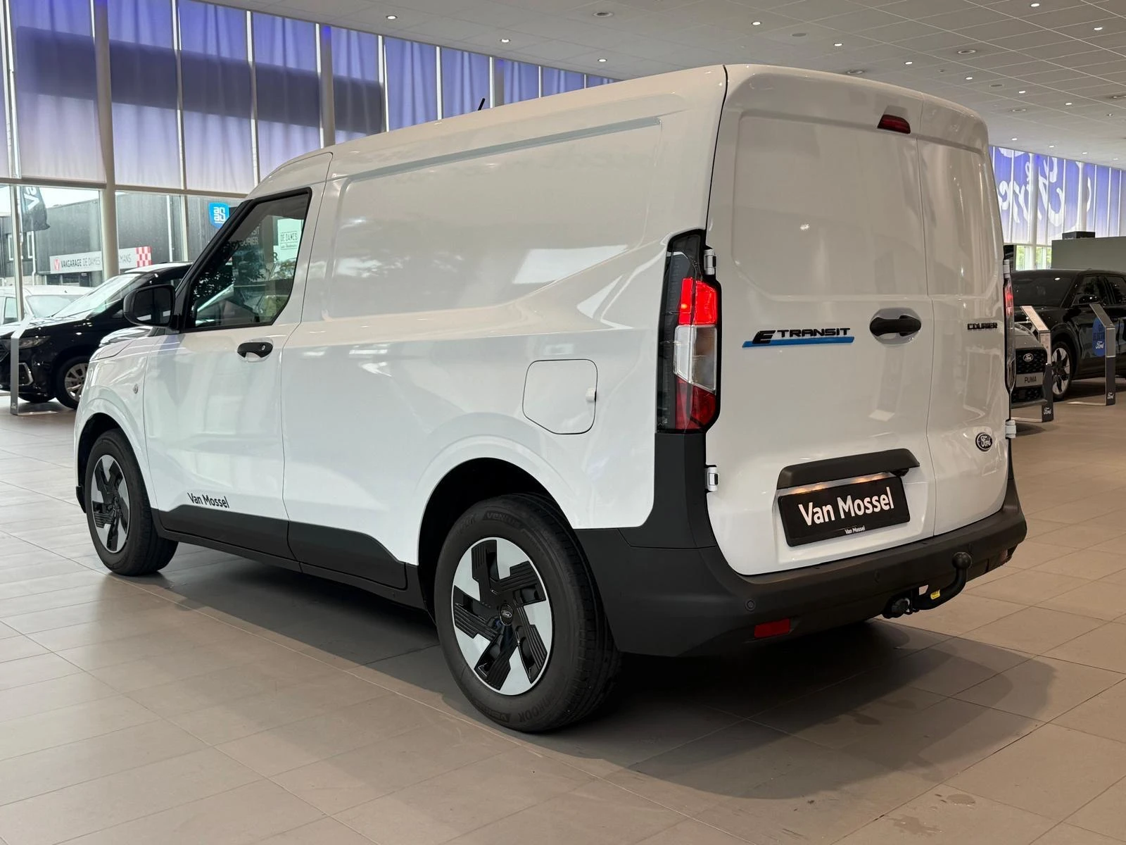 Ford E-TransitCourier – autofoto 5