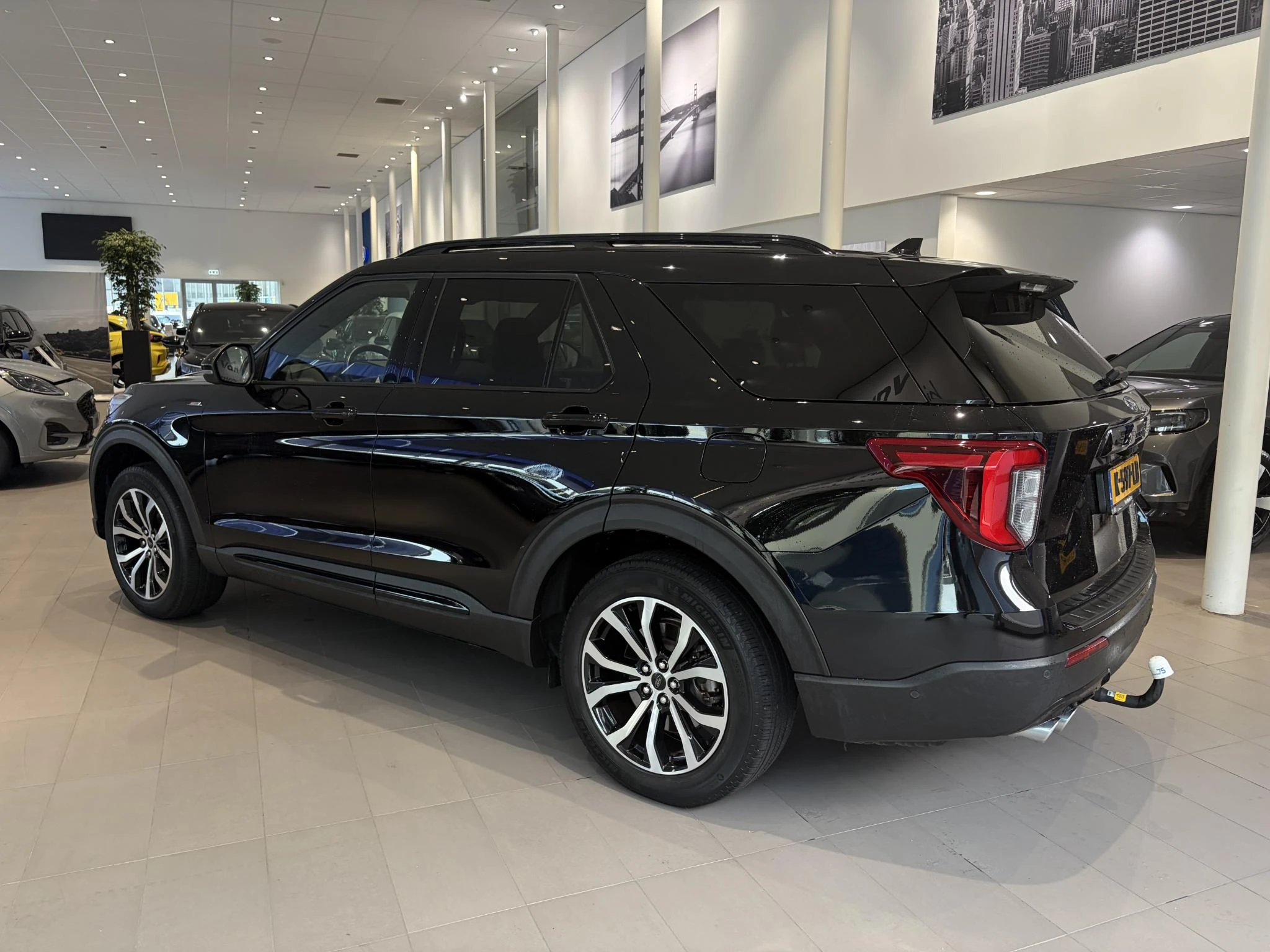 Ford Explorer met kenteken 29100 – autofoto 5