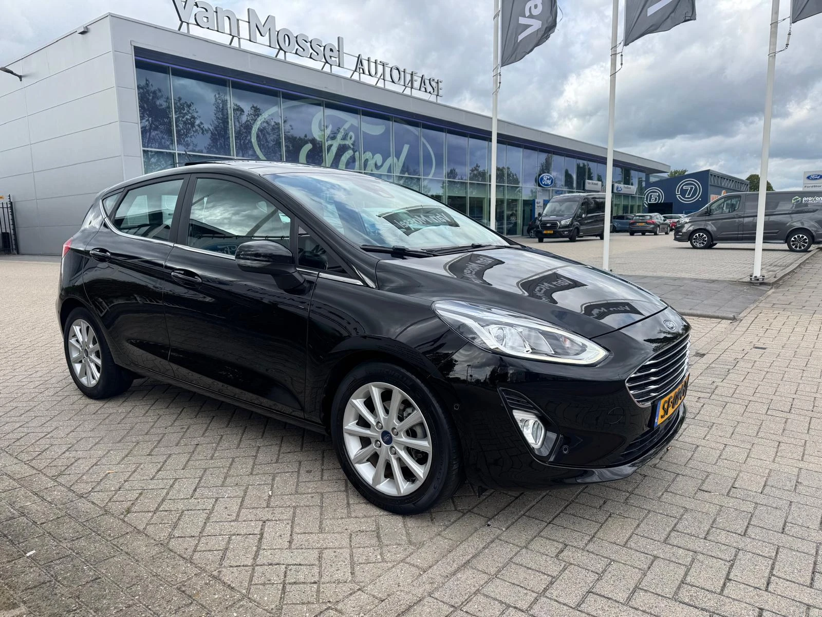 Ford Fiesta met kenteken 43100 – autofoto 5