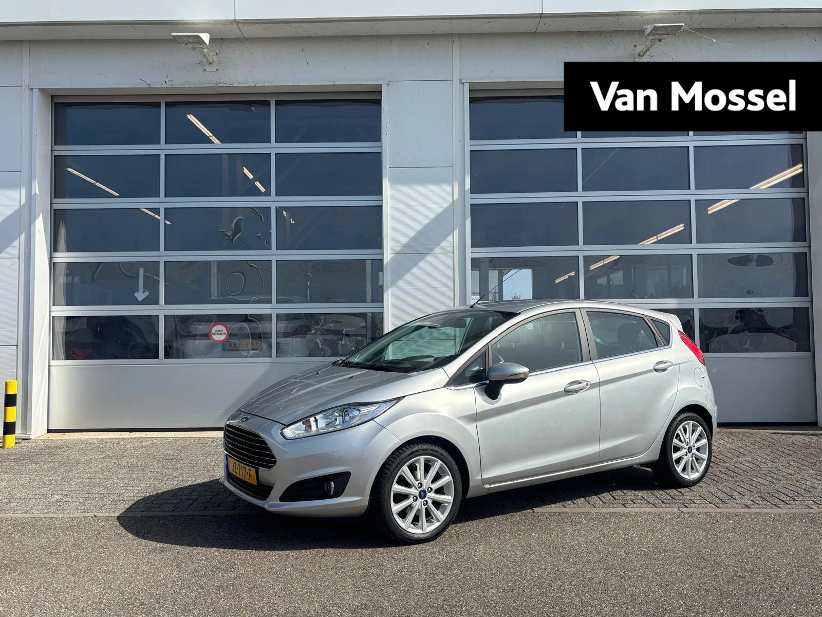 Ford Fiesta met kenteken 49100 – autofoto 2