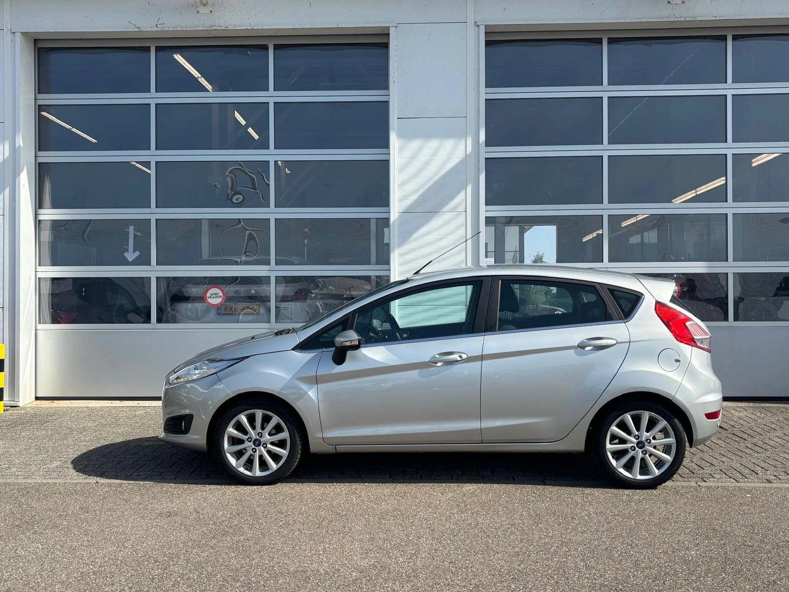 Ford Fiesta met kenteken 49100 – autofoto 4