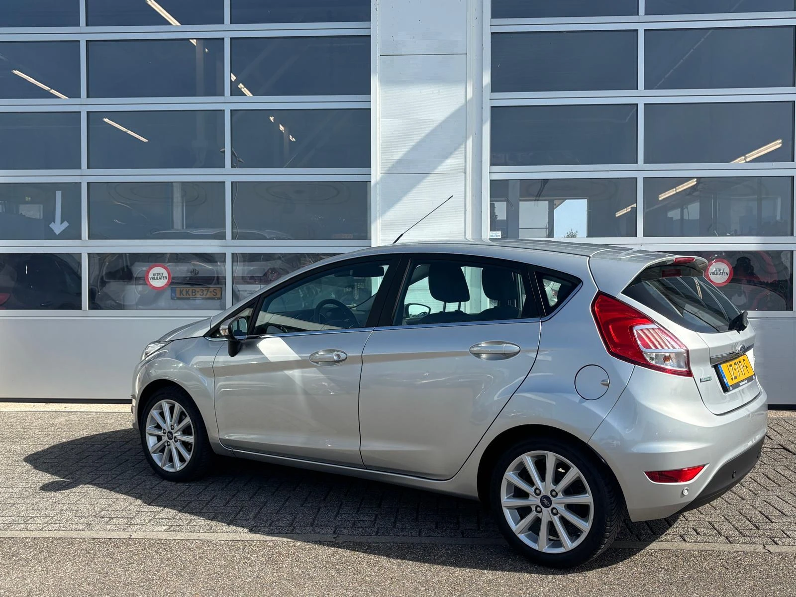 Ford Fiesta met kenteken 49100 – autofoto 5
