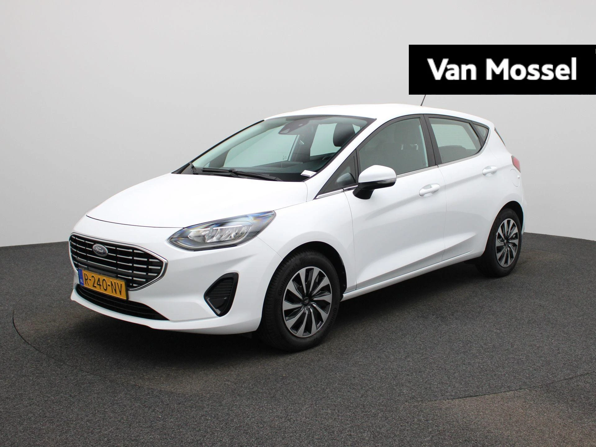 Ford Fiesta met kenteken R-240-NV – autofoto 2