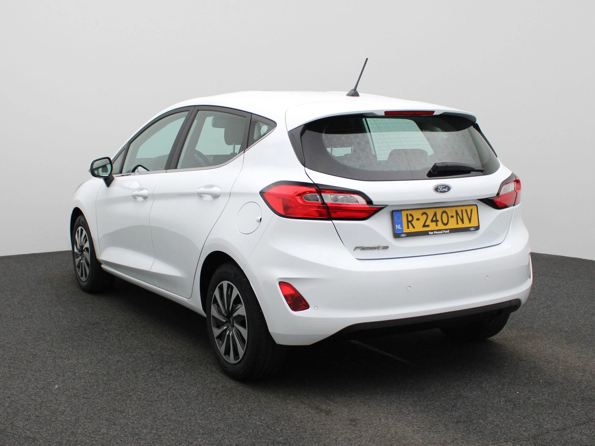 Ford Fiesta met kenteken R-240-NV – autofoto 3