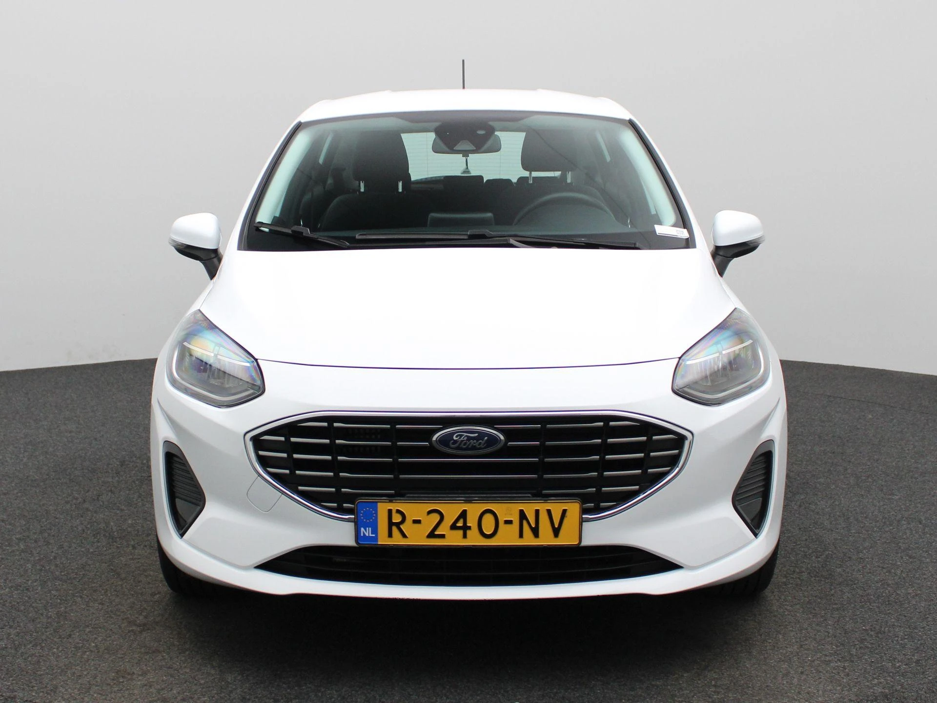 Ford Fiesta met kenteken R-240-NV – autofoto 4