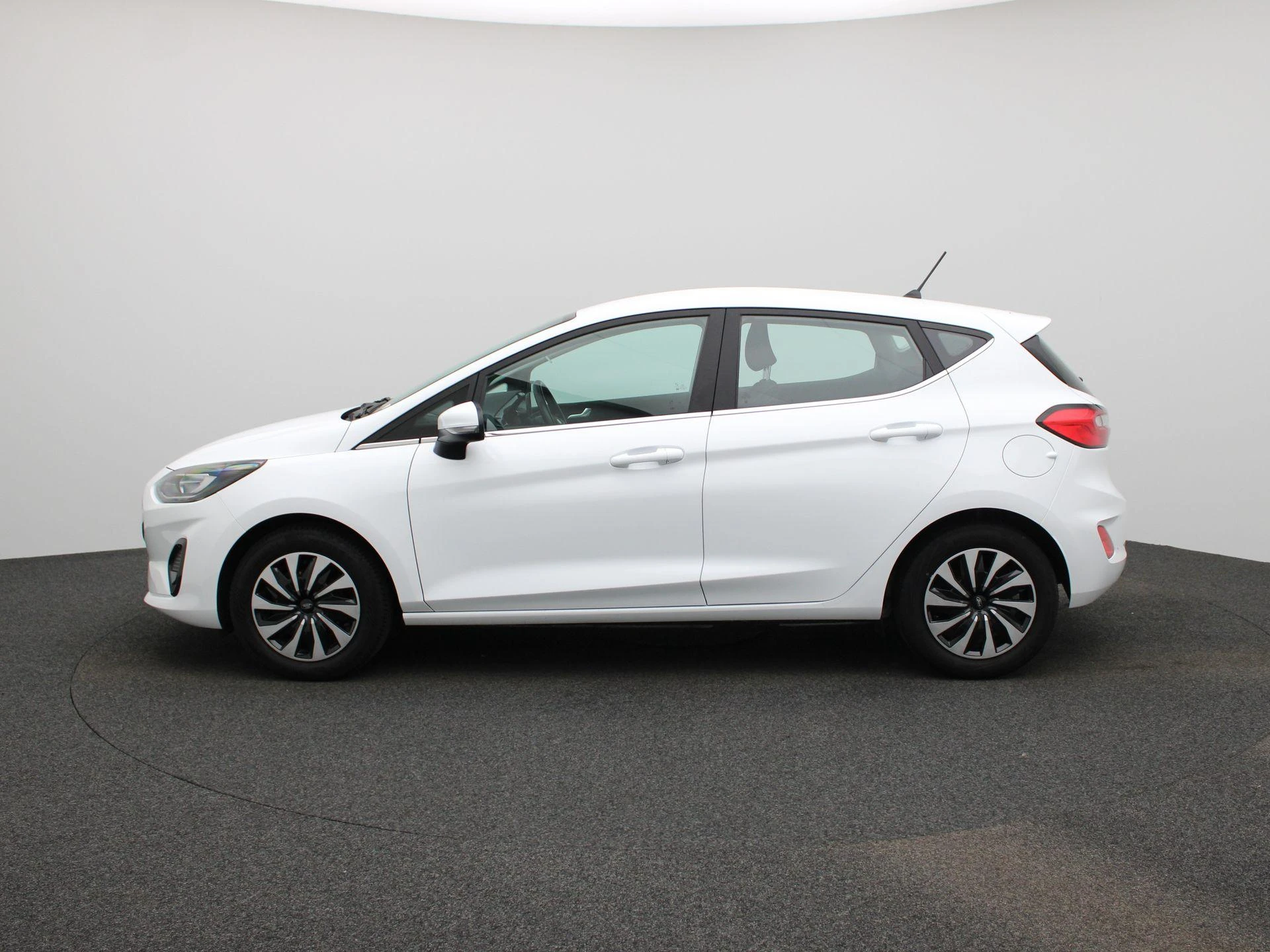 Ford Fiesta met kenteken R-240-NV – autofoto 5