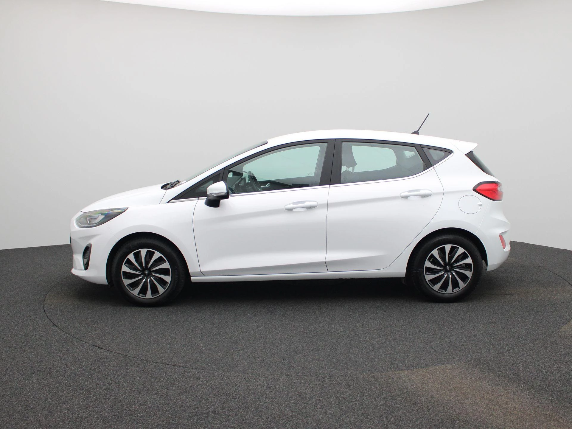 Ford Fiesta met kenteken R-375-XX – autofoto 5