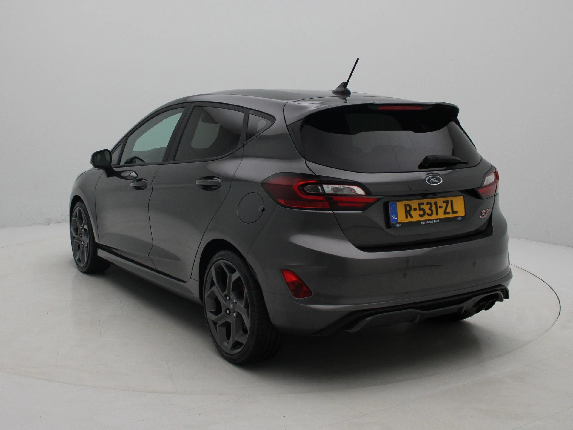 Ford Fiesta met kenteken R-531-ZL – autofoto 3