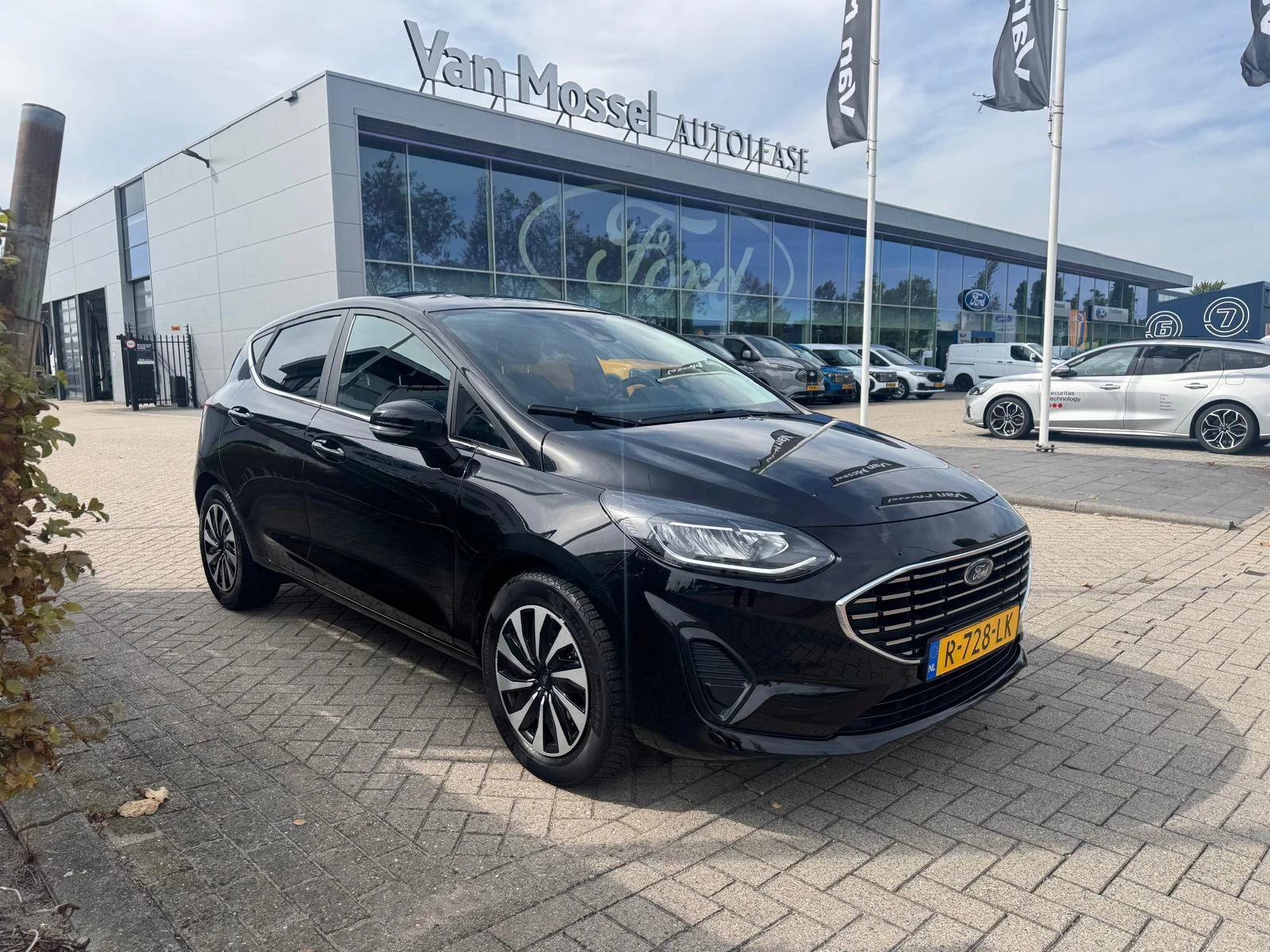 Ford Fiesta met kenteken R-728-LK – autofoto 4
