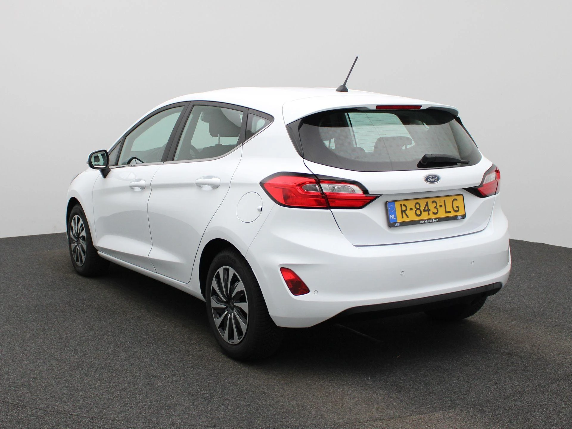 Ford Fiesta met kenteken R-843-LG – autofoto 3