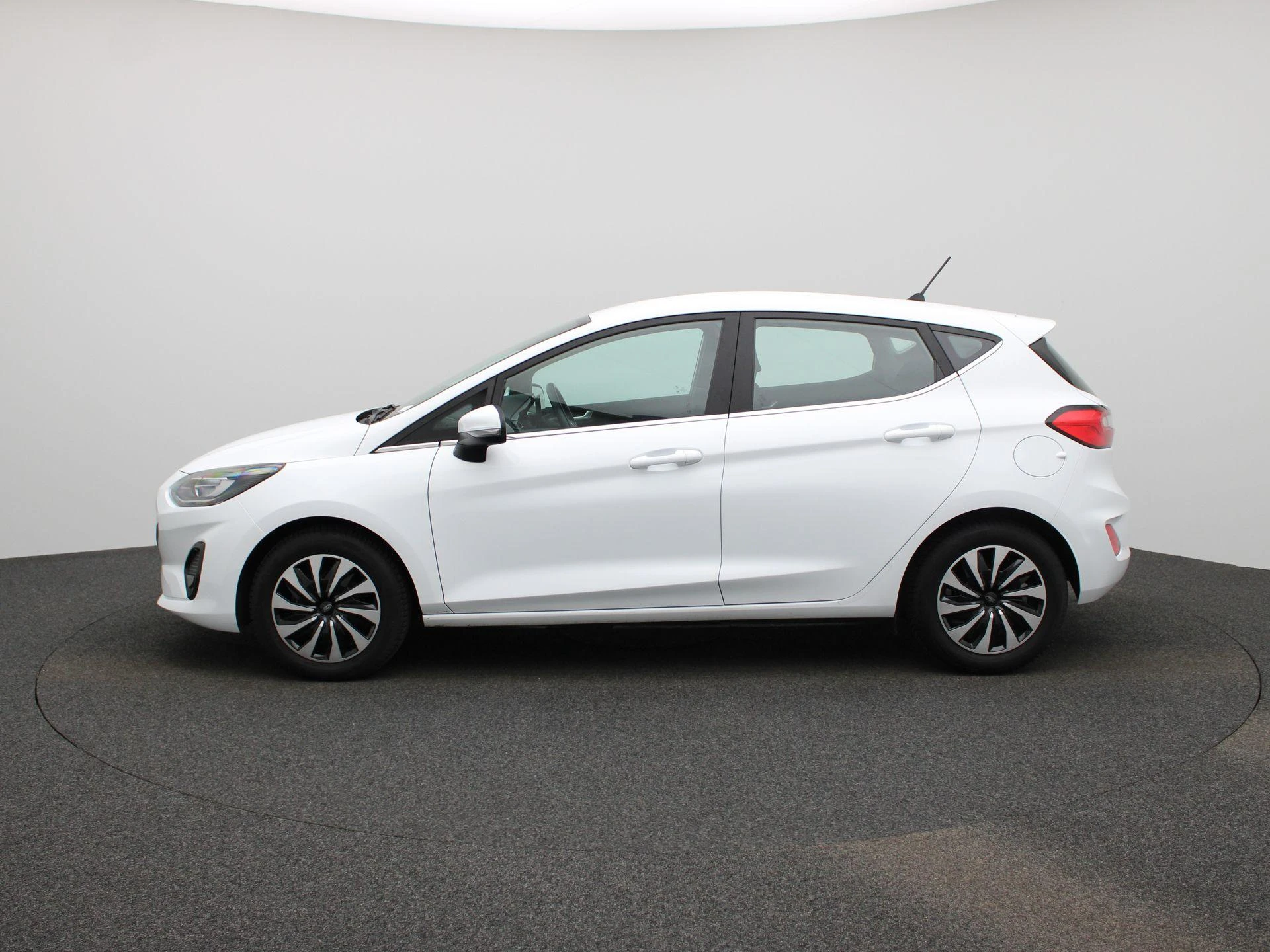 Ford Fiesta met kenteken R-843-LG – autofoto 5