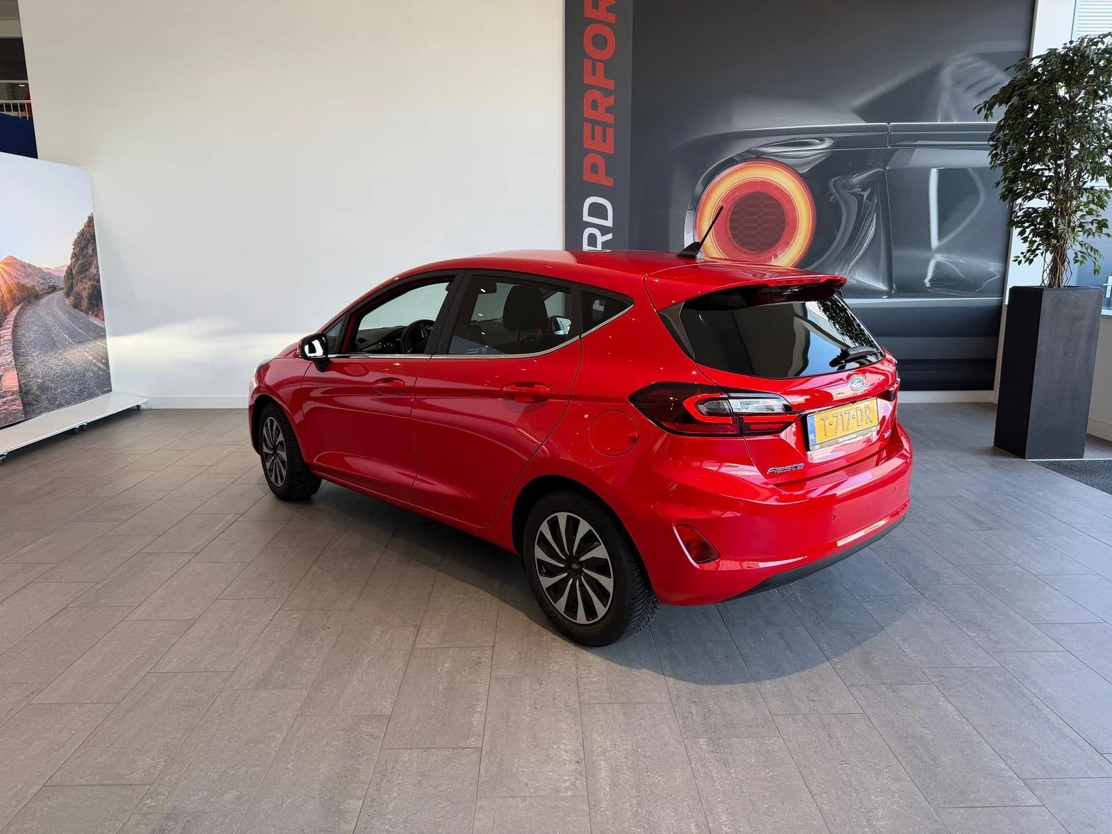 Ford Fiesta met kenteken T-717-DR – autofoto 5