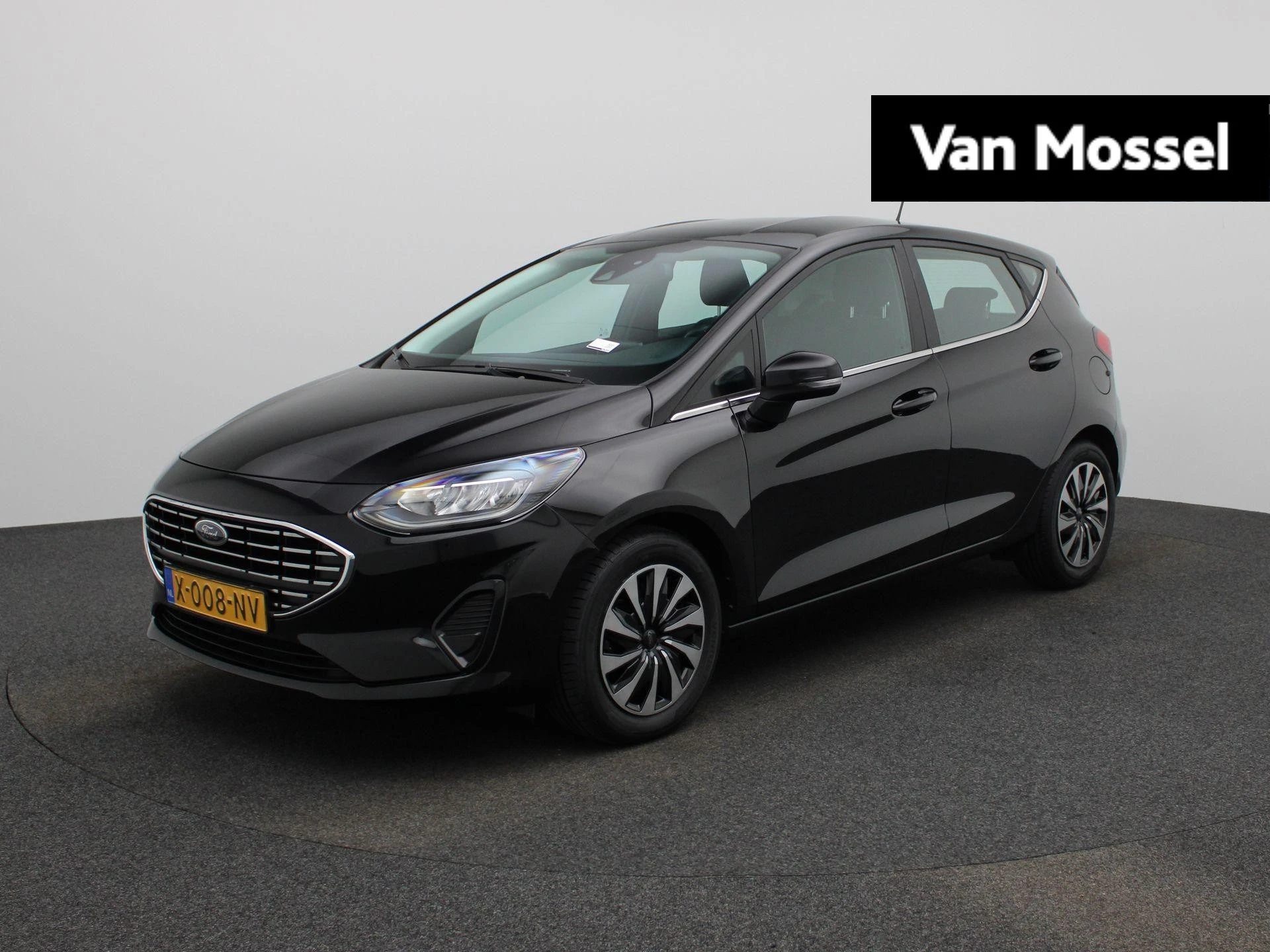 Ford Fiesta met kenteken X-008-NV – autofoto 2