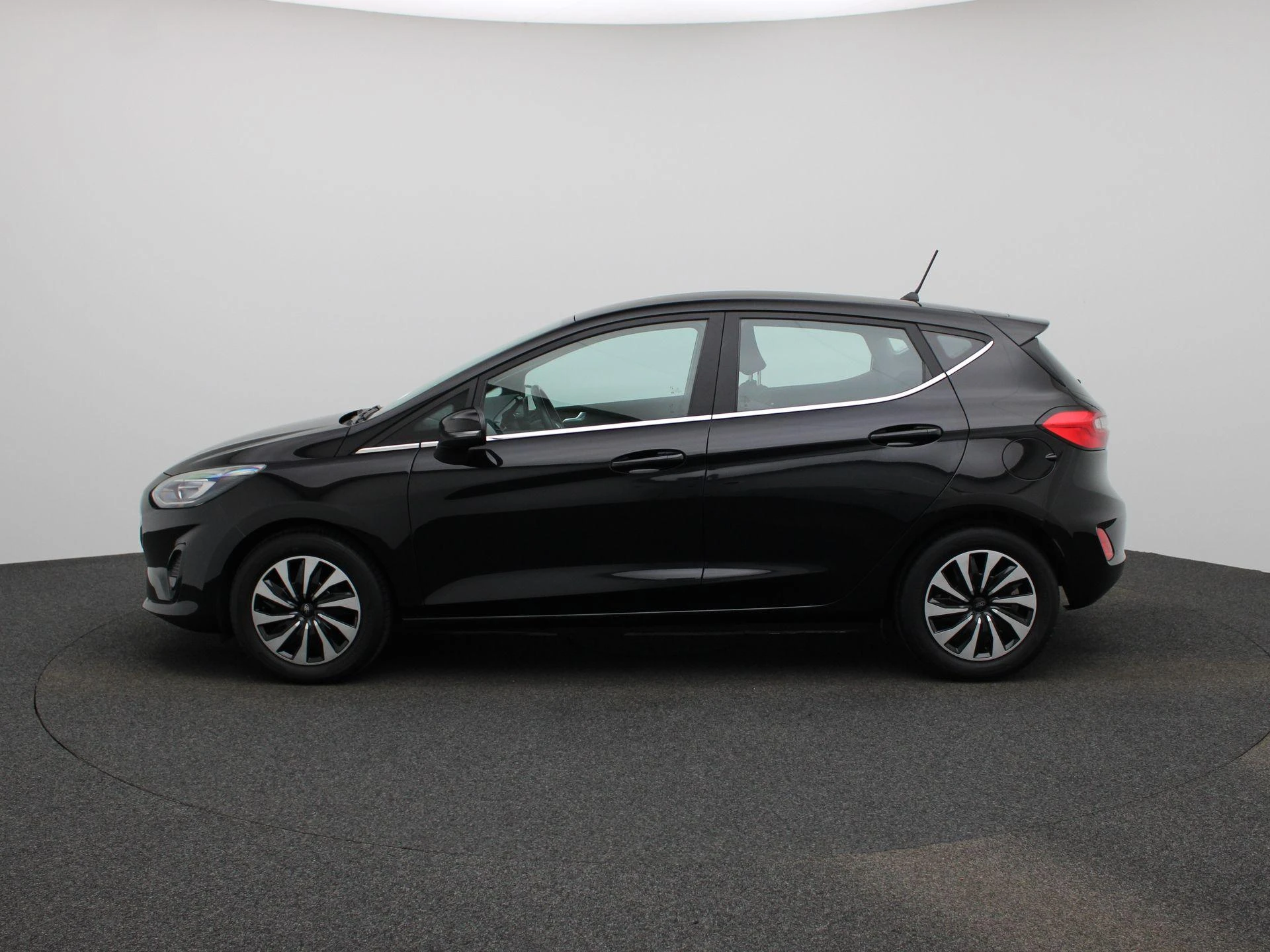 Ford Fiesta met kenteken X-008-NV – autofoto 5