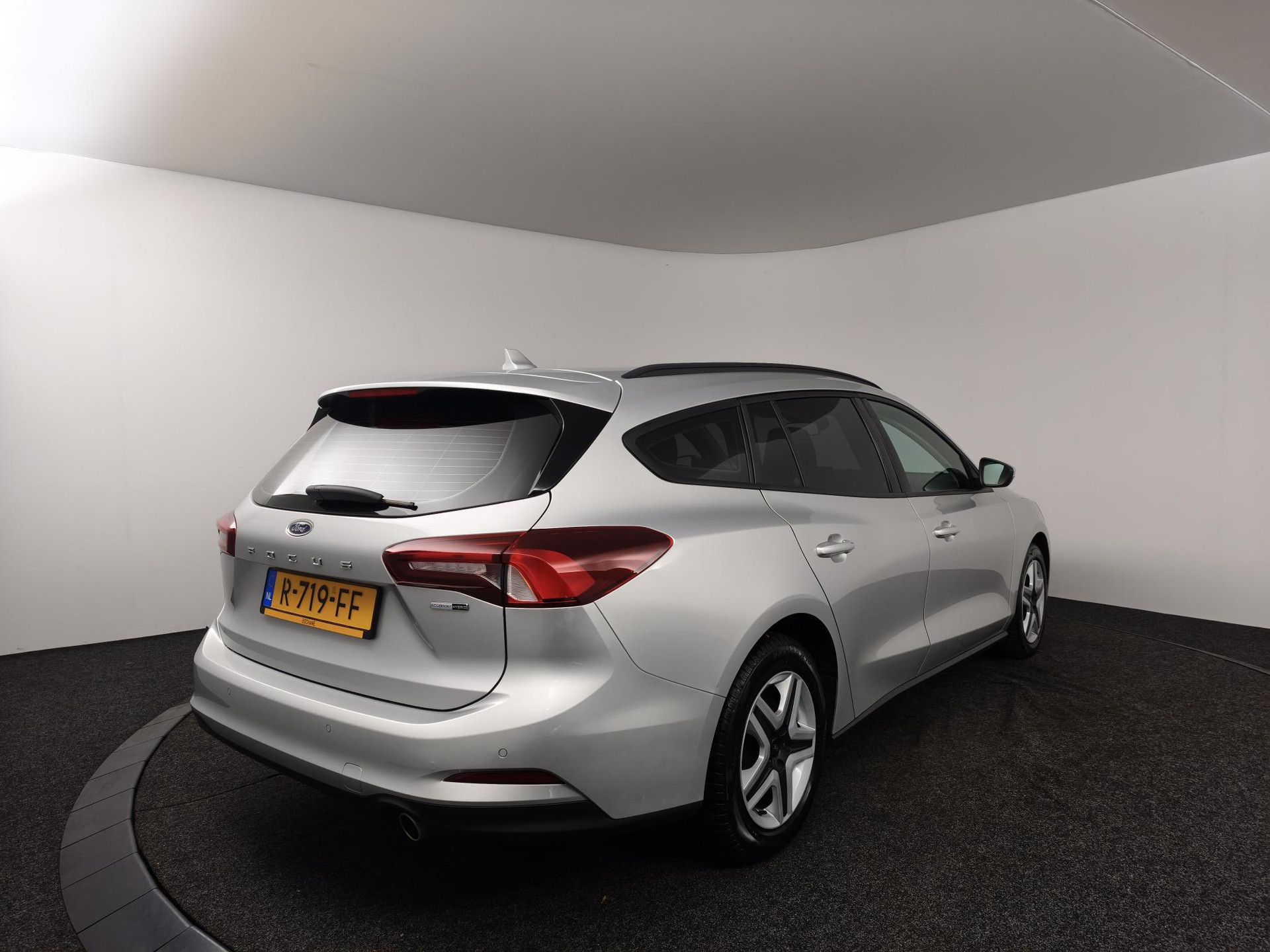 Ford Focus met kenteken R-719-FF – autofoto 2