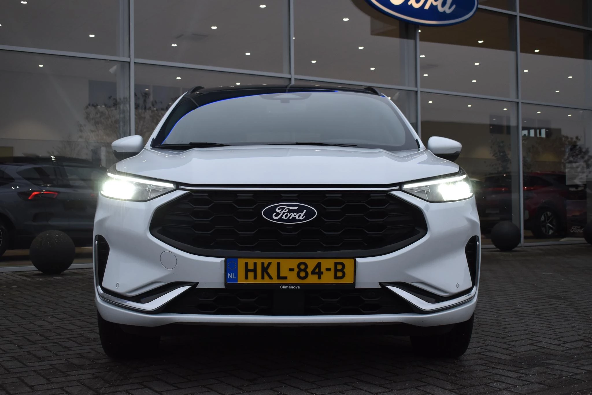 Ford Kuga met kenteken 09100 – autofoto 4